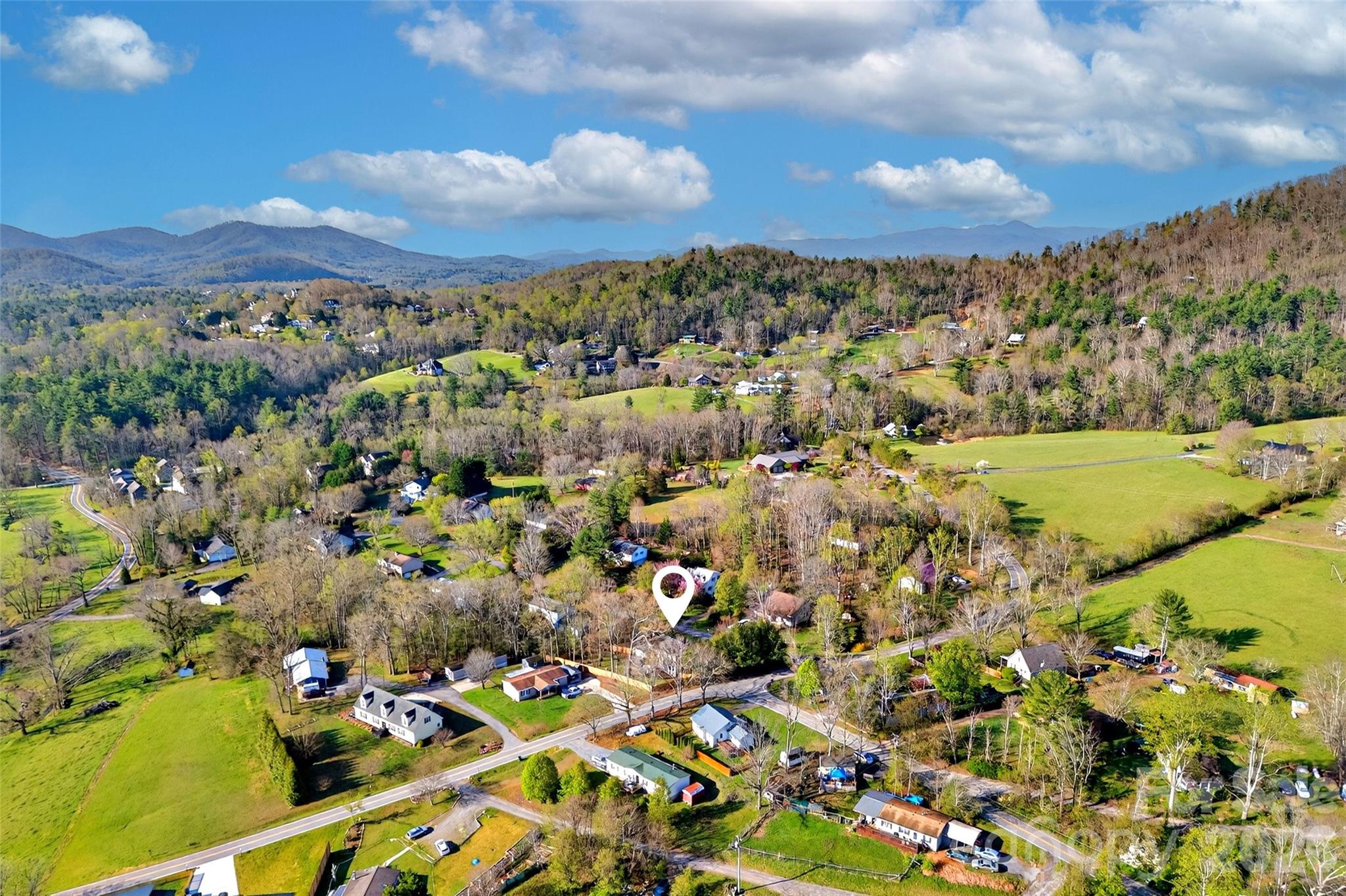 102 Charles Ridge Road — Asheville
