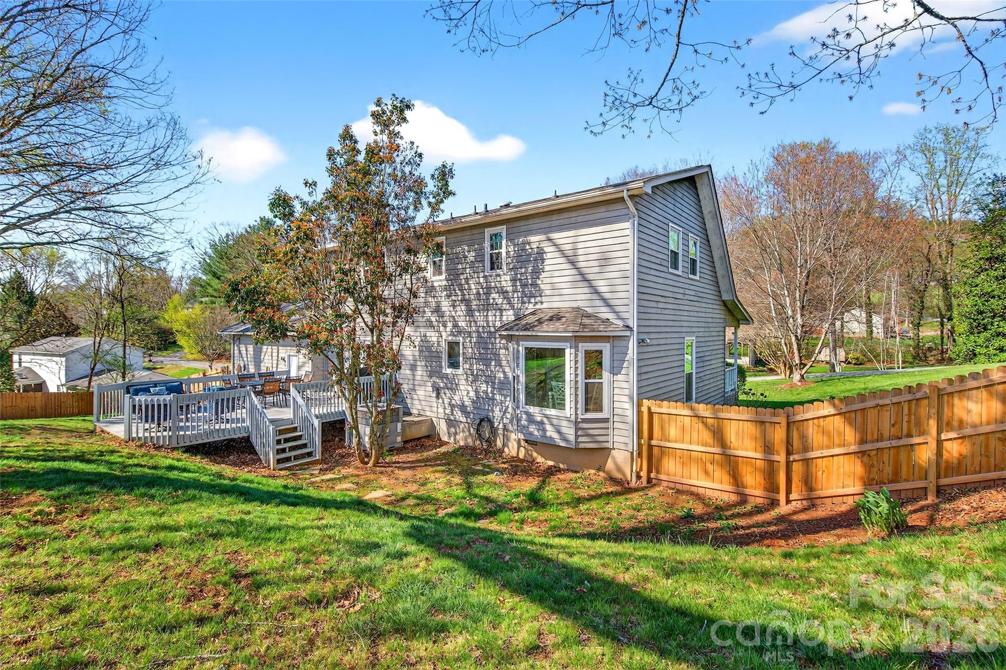 102 Charles Ridge Road — Asheville