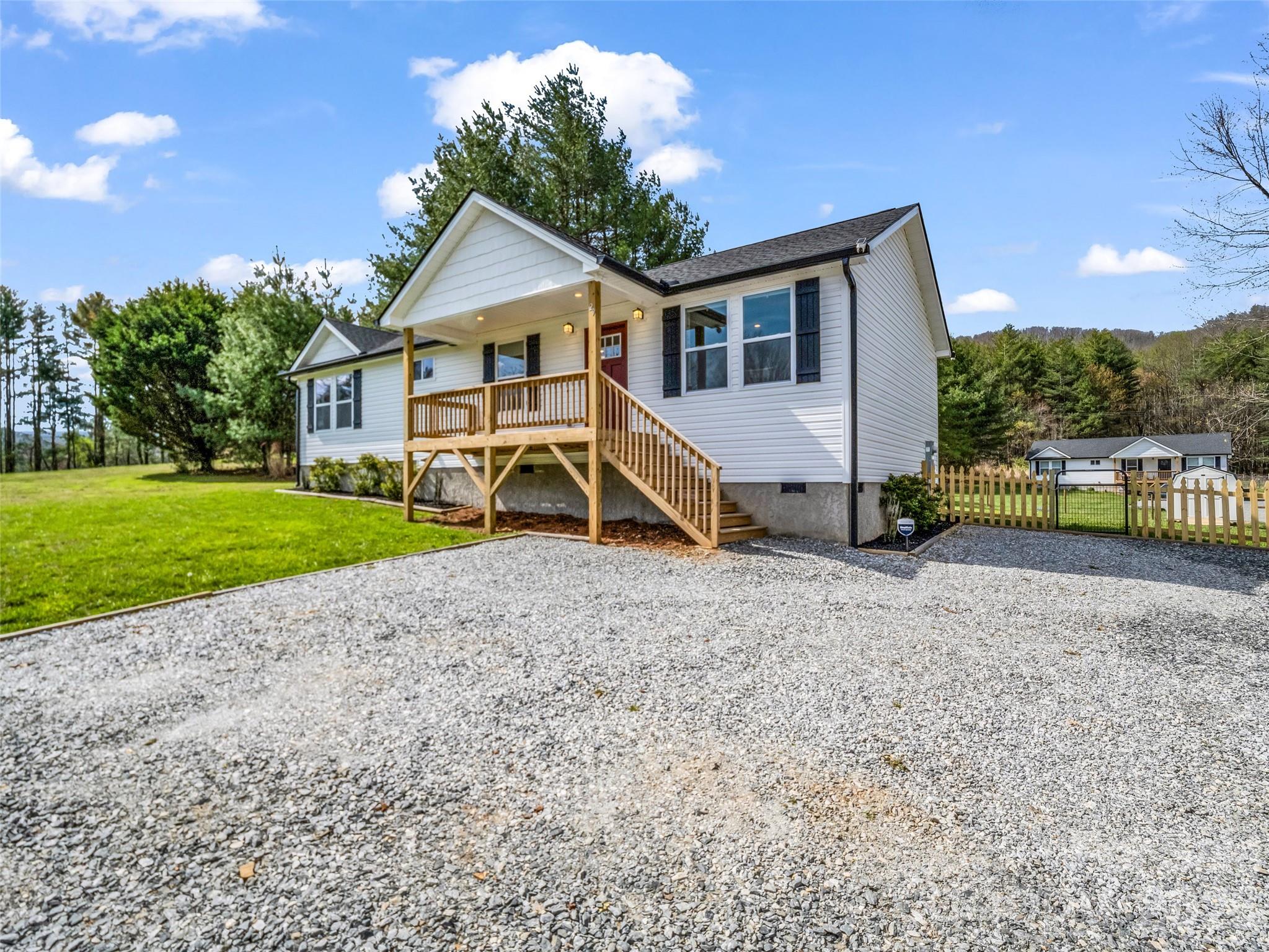 29 Kanes Drive — Hendersonville