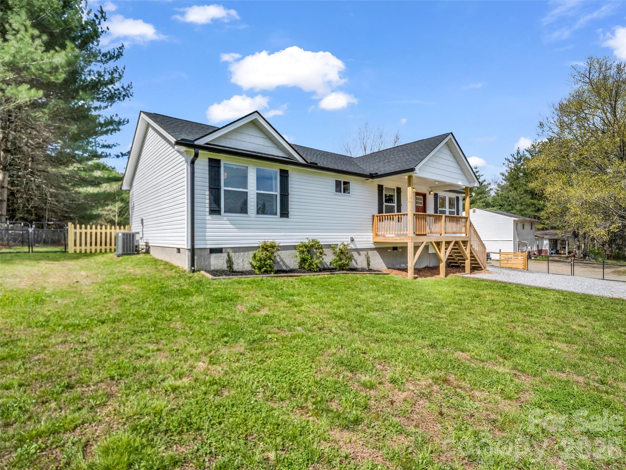 29 Kanes Drive — Hendersonville