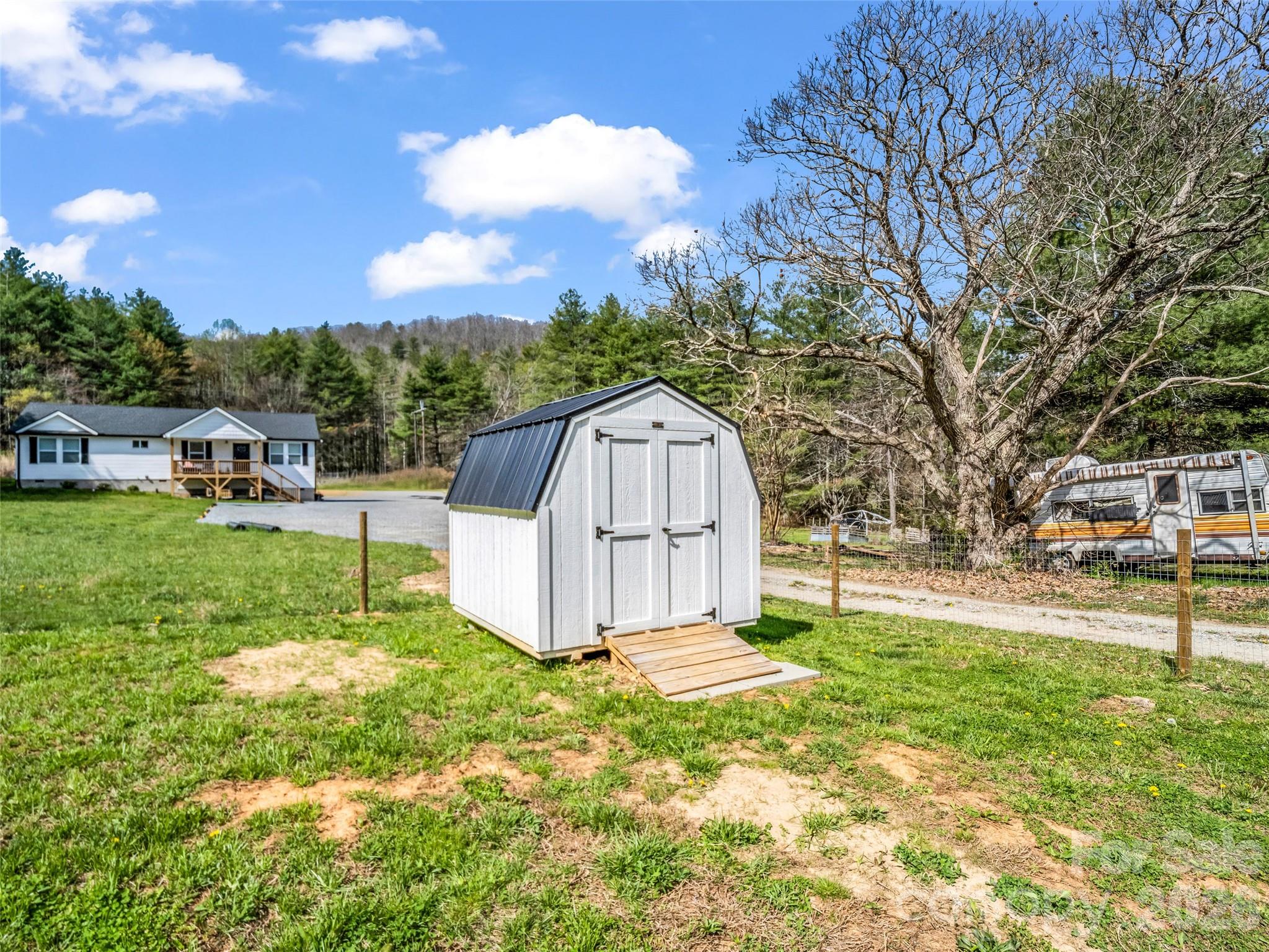 29 Kanes Drive — Hendersonville