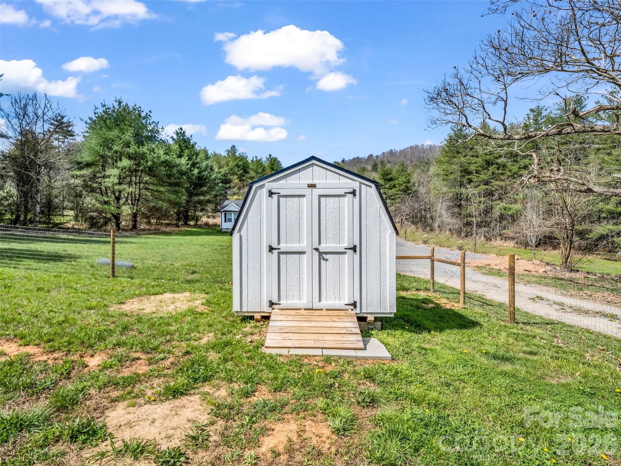 29 Kanes Drive — Hendersonville
