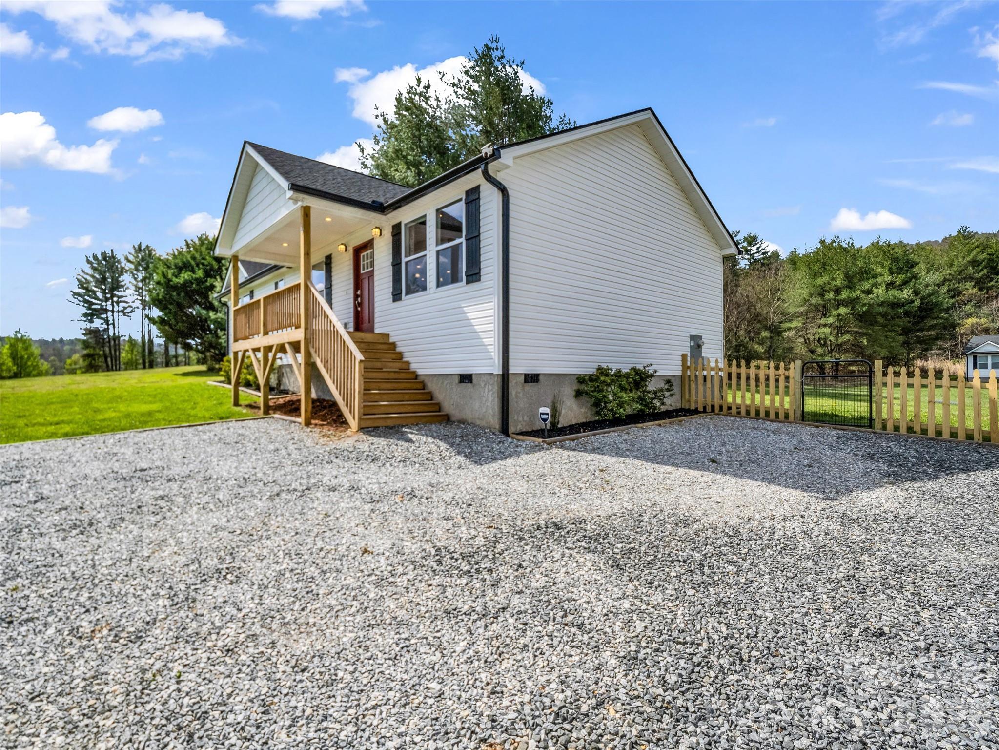 29 Kanes Drive — Hendersonville