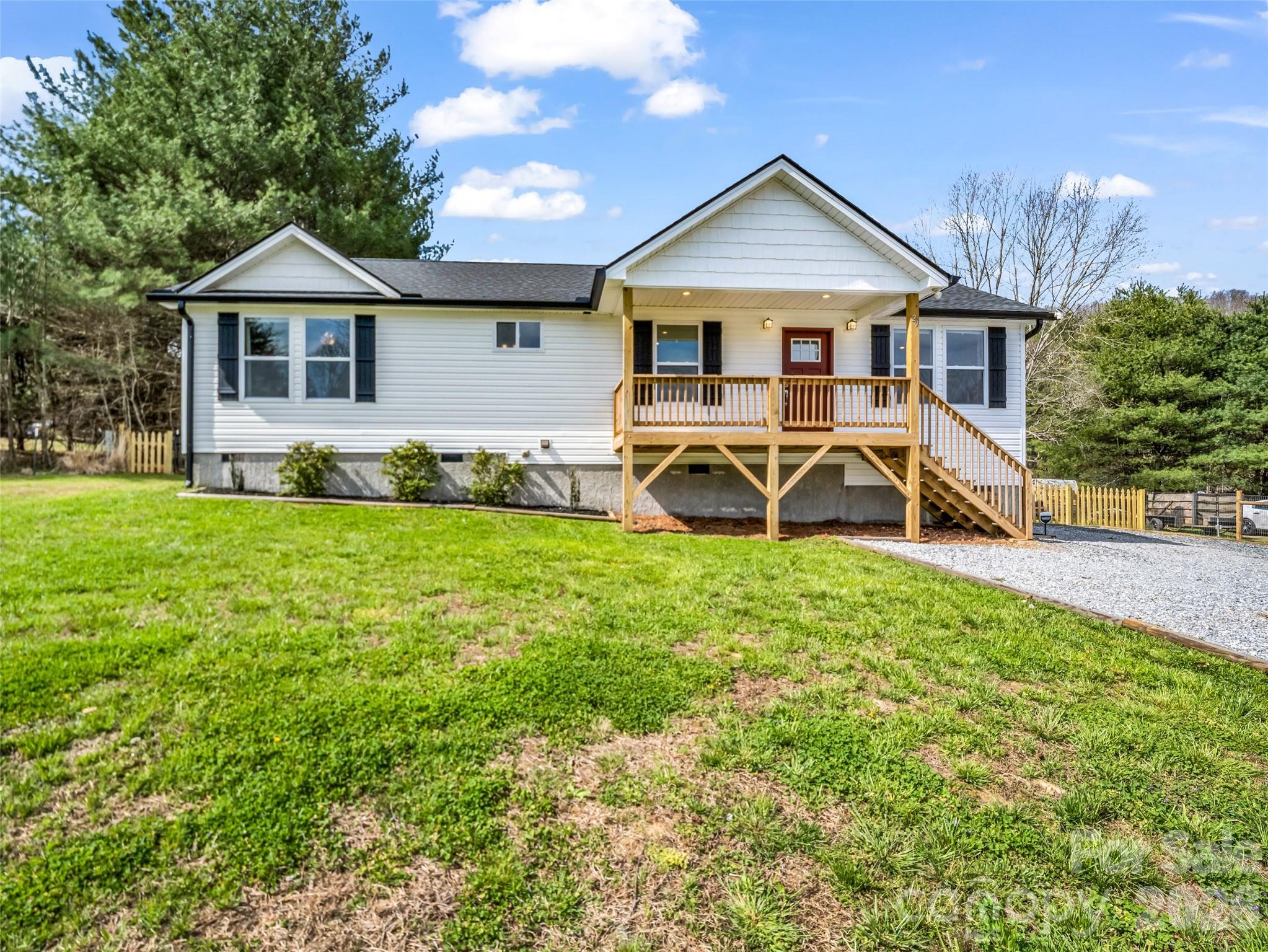 29 Kanes Drive — Hendersonville