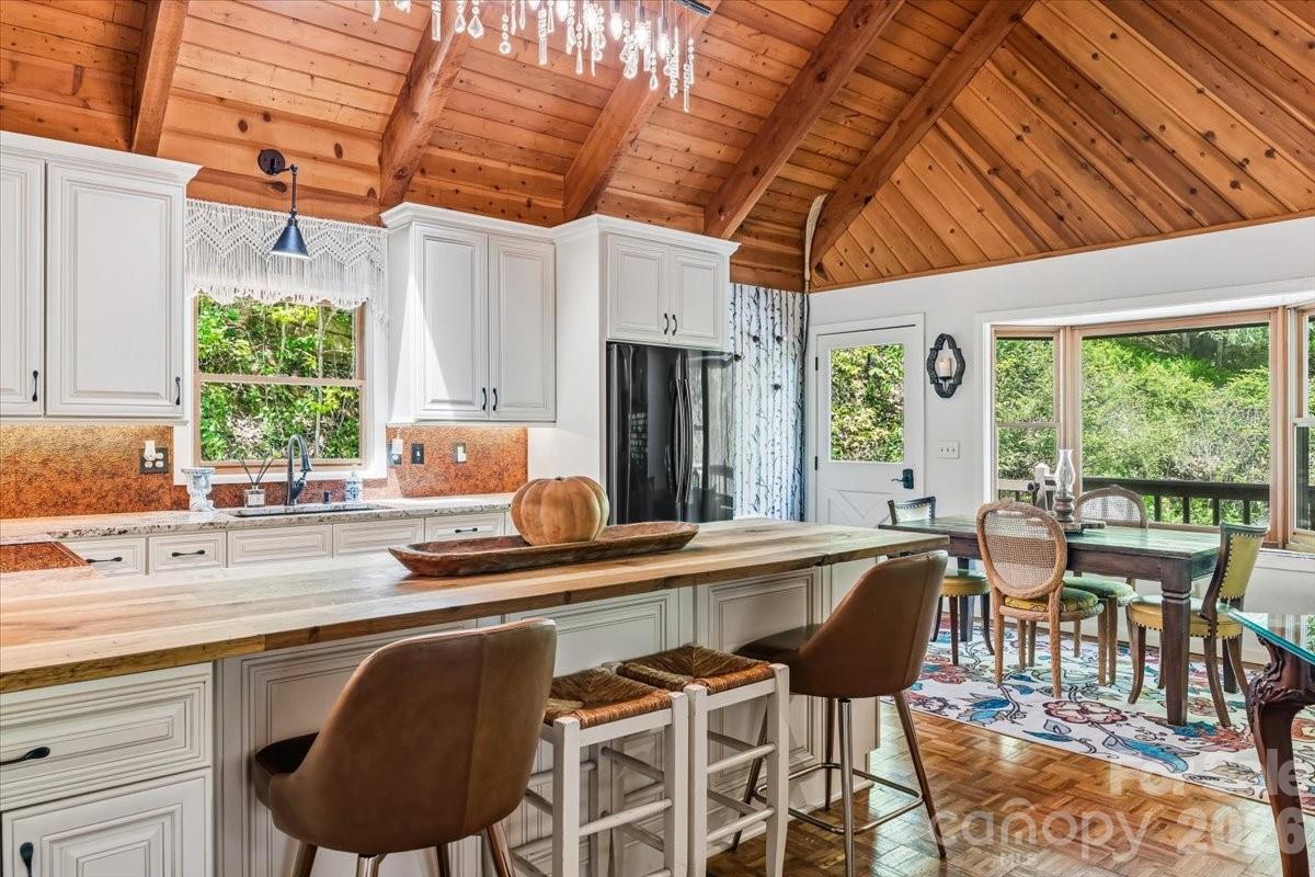 61 Greer Way — Mars Hill