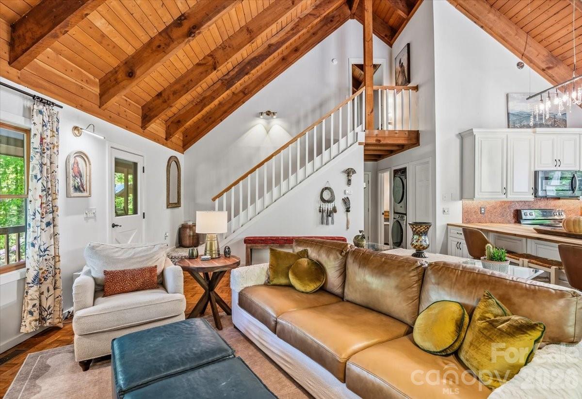 61 Greer Way — Mars Hill