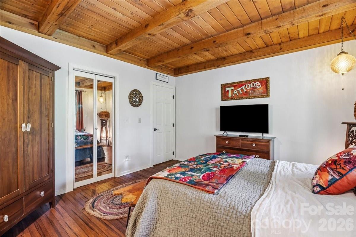 61 Greer Way — Mars Hill