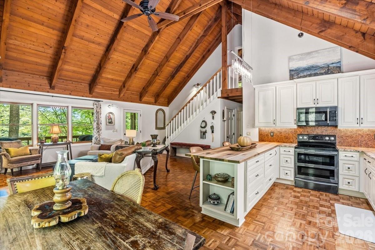 61 Greer Way — Mars Hill