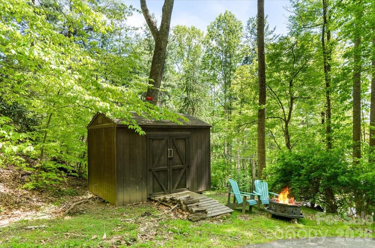 61 Greer Way — Mars Hill