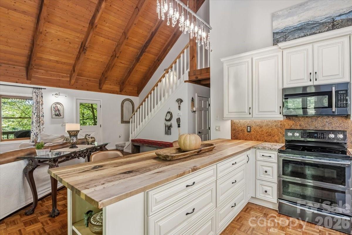 61 Greer Way — Mars Hill