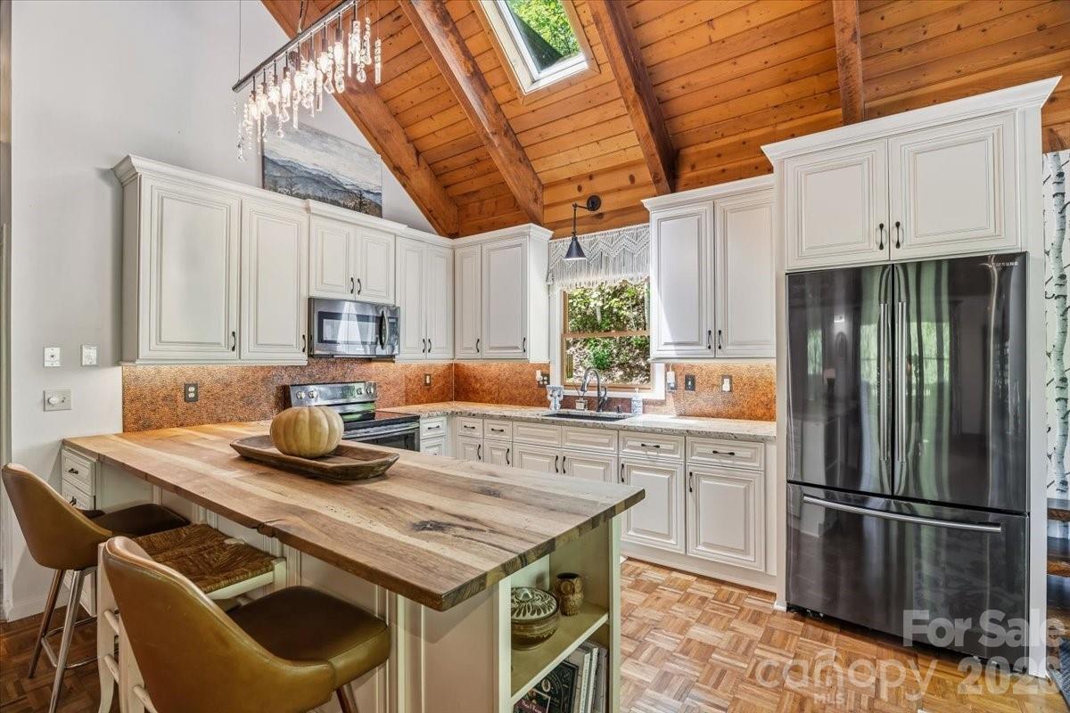 61 Greer Way — Mars Hill