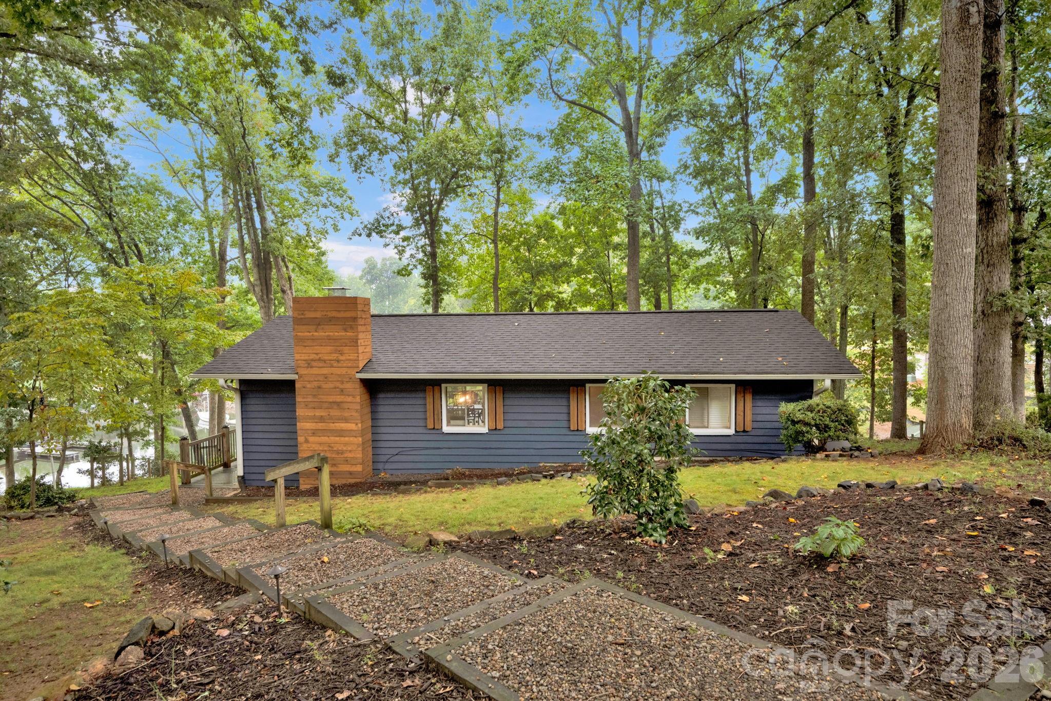 470 Lakeview Shores Loop — Mooresville