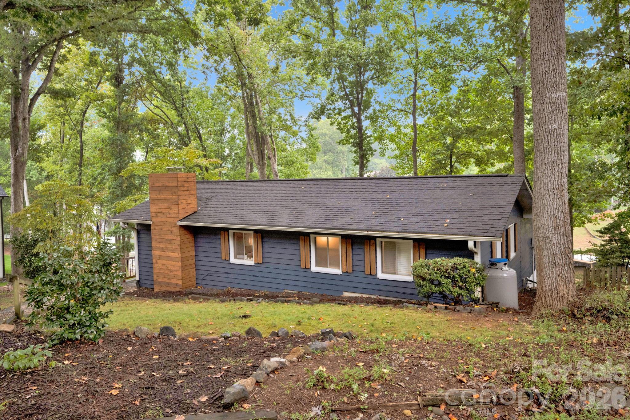 470 Lakeview Shores Loop — Mooresville