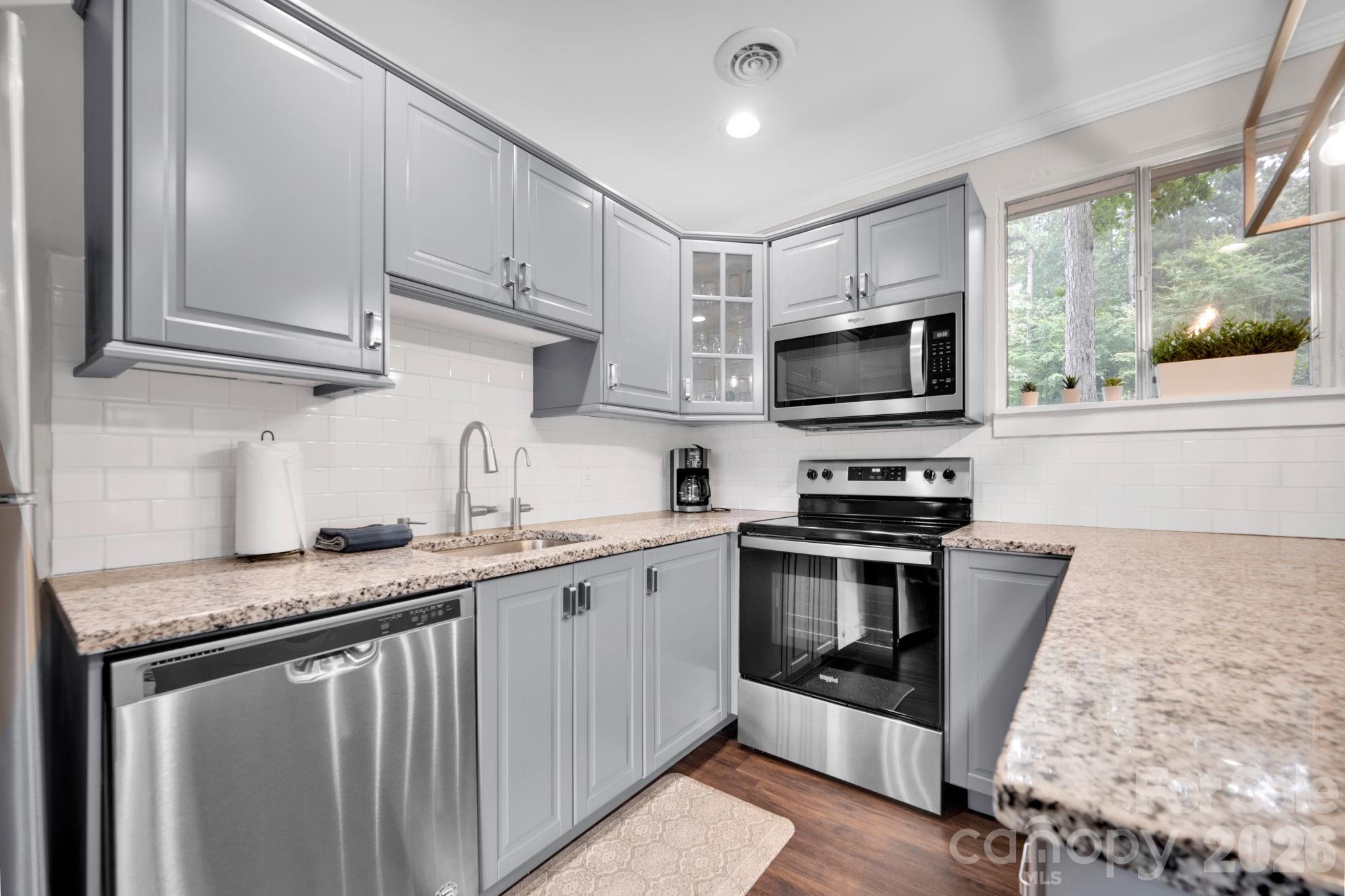 470 Lakeview Shores Loop — Mooresville