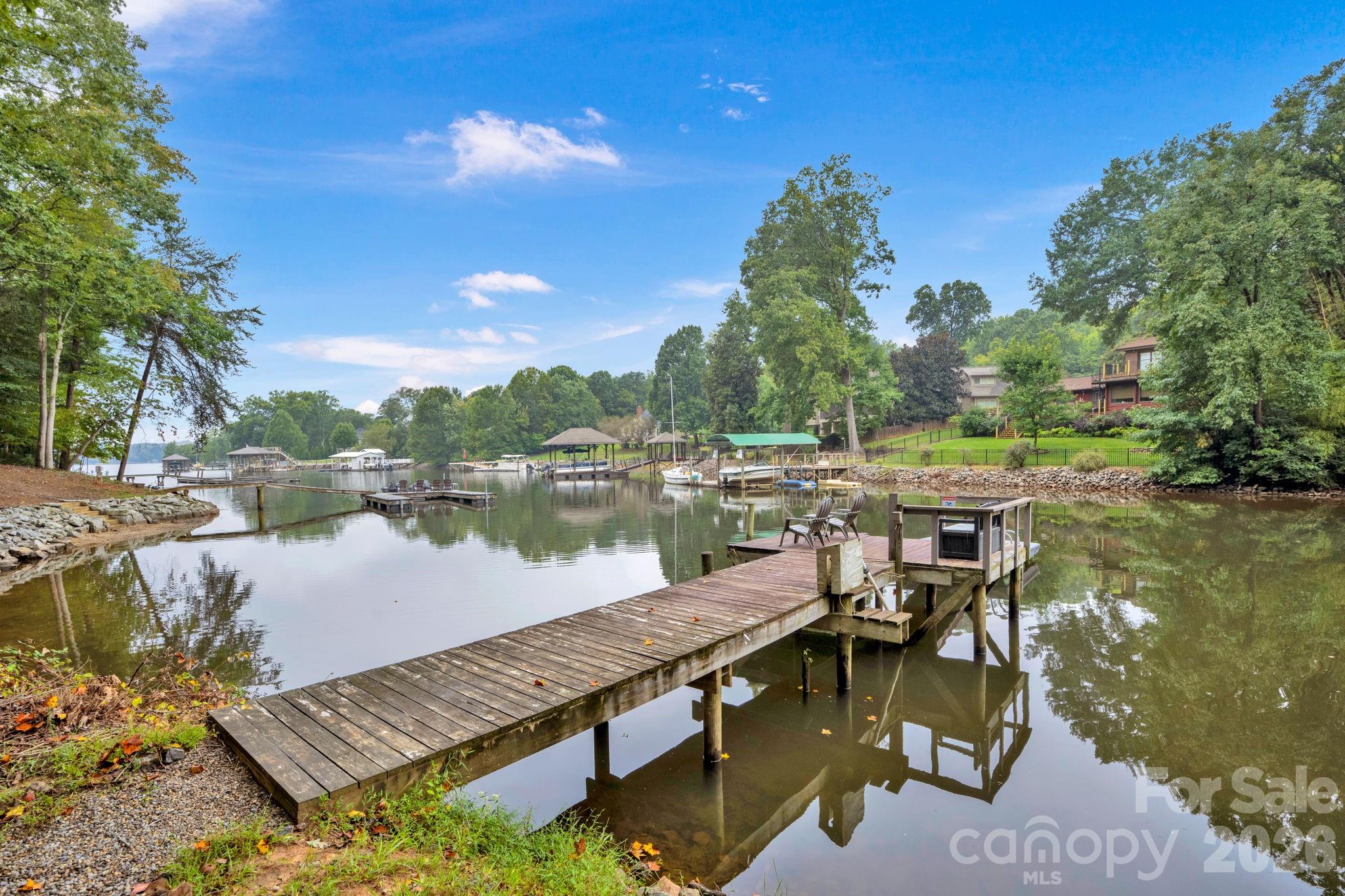 470 Lakeview Shores Loop — Mooresville