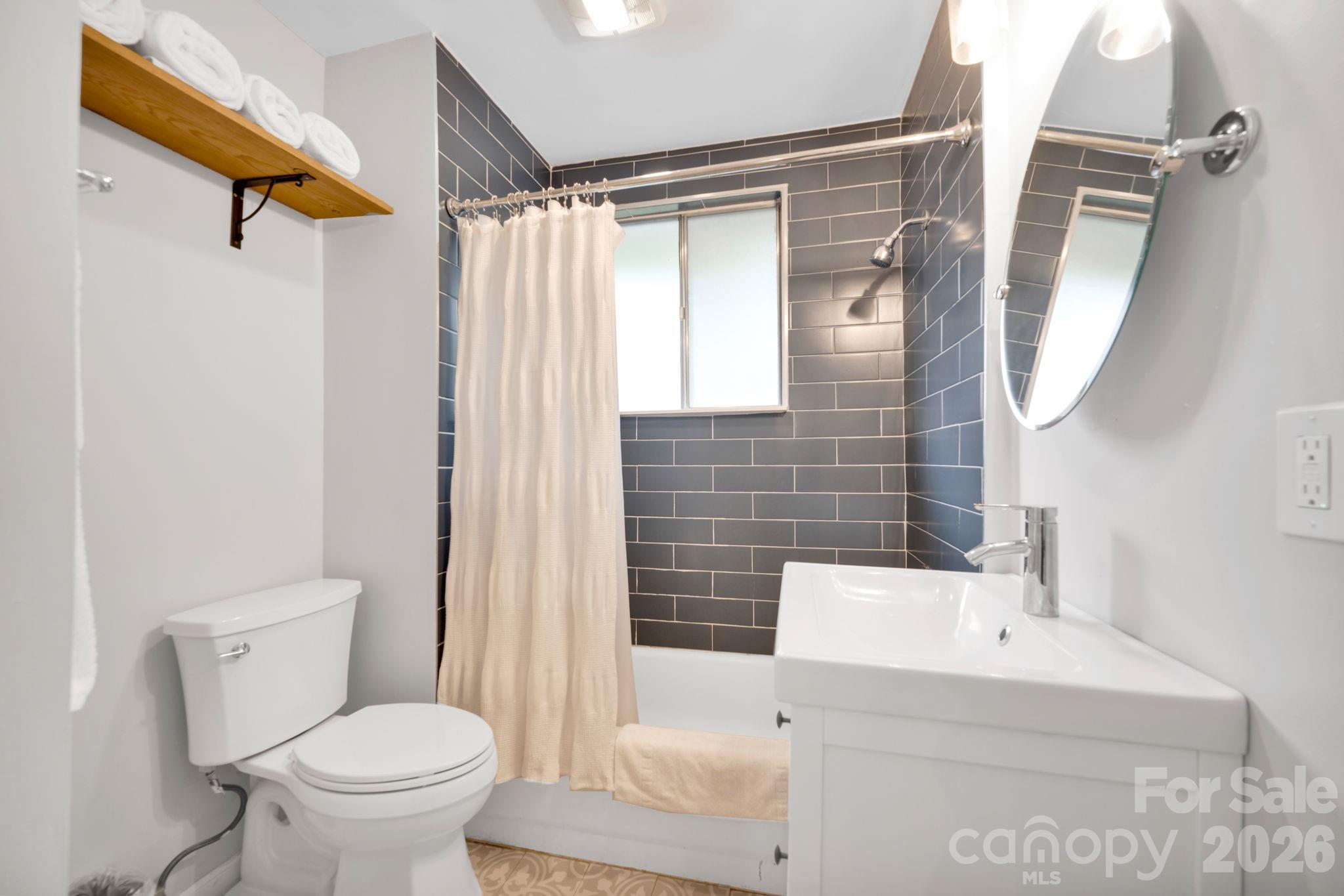 470 Lakeview Shores Loop — Mooresville