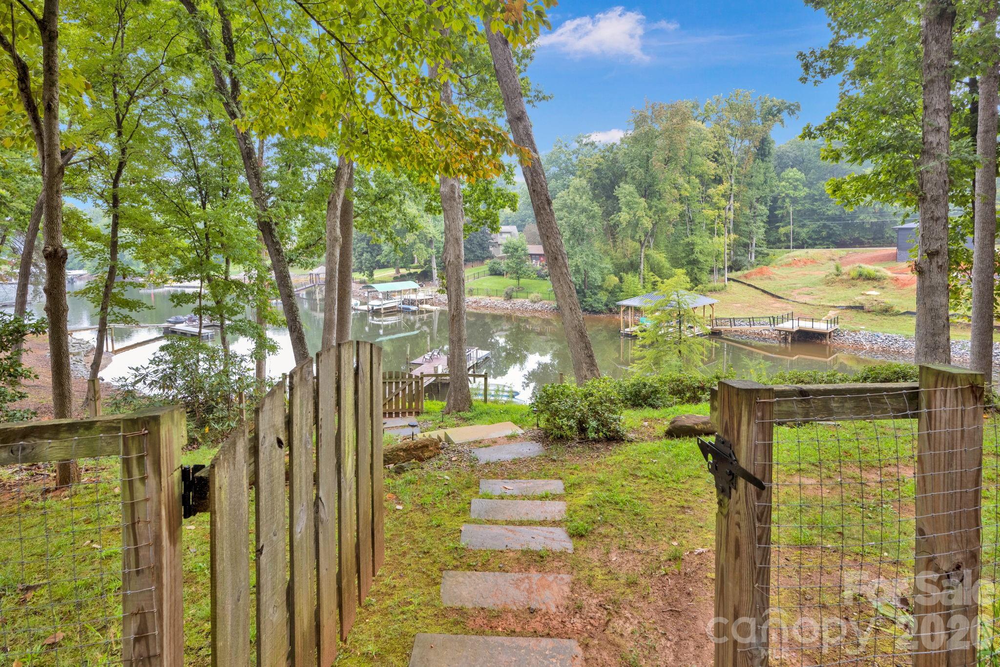 470 Lakeview Shores Loop — Mooresville