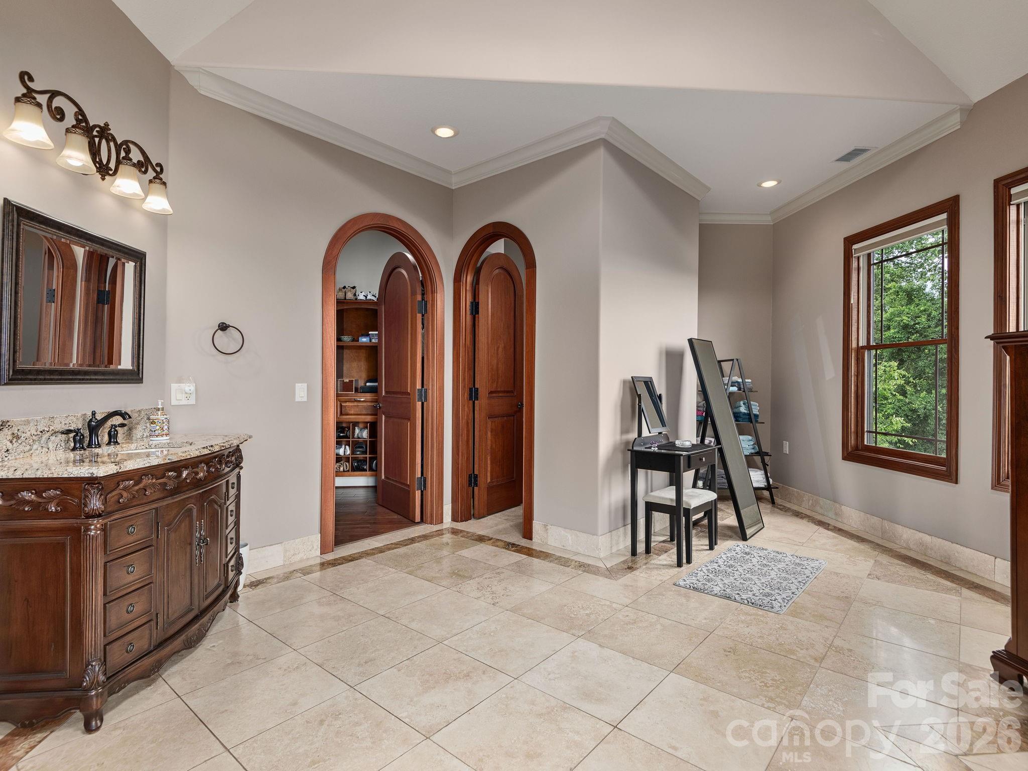 211 Embler No 2 Road — Alexander