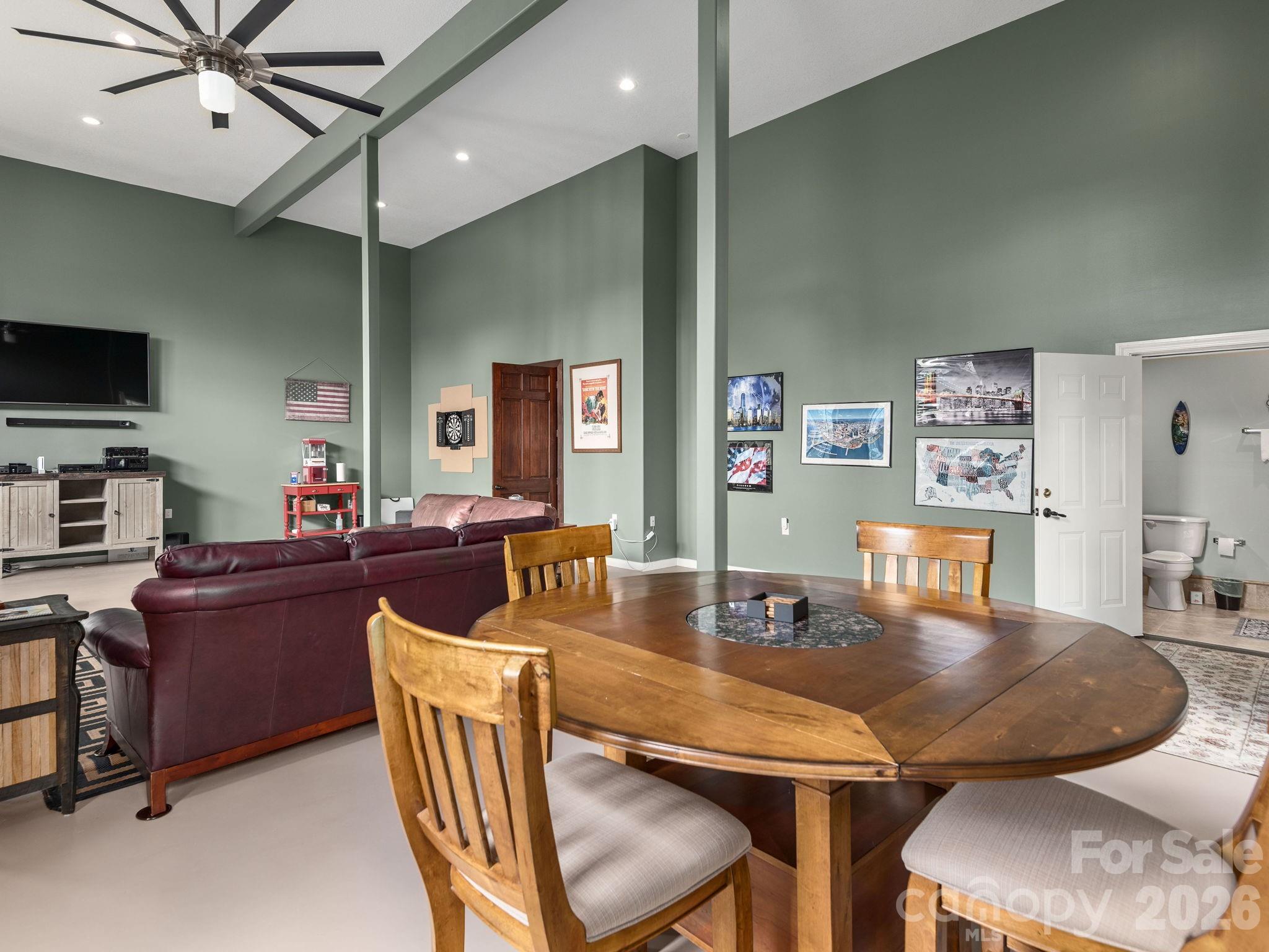 211 Embler No 2 Road — Alexander