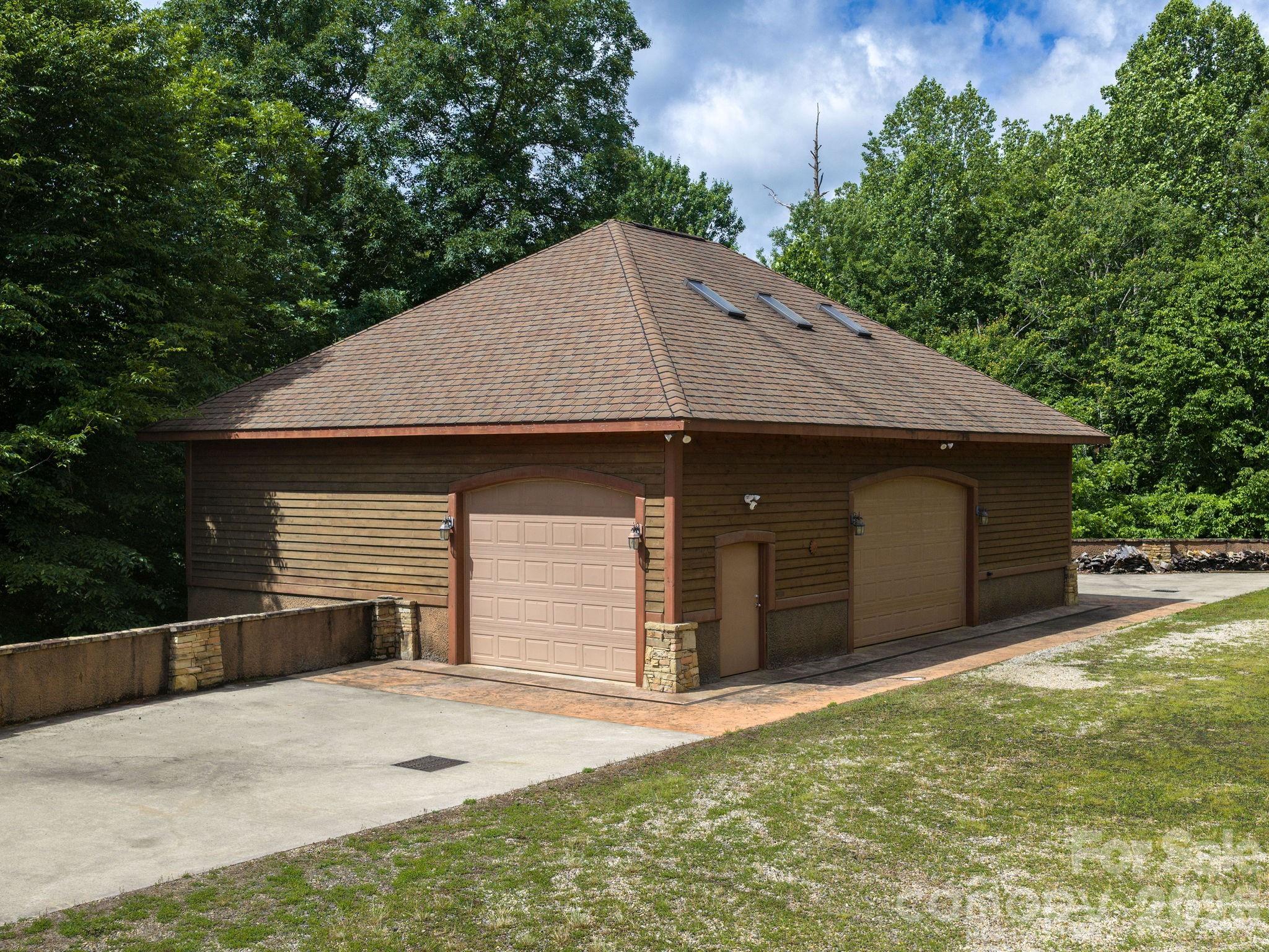 211 Embler No 2 Road — Alexander