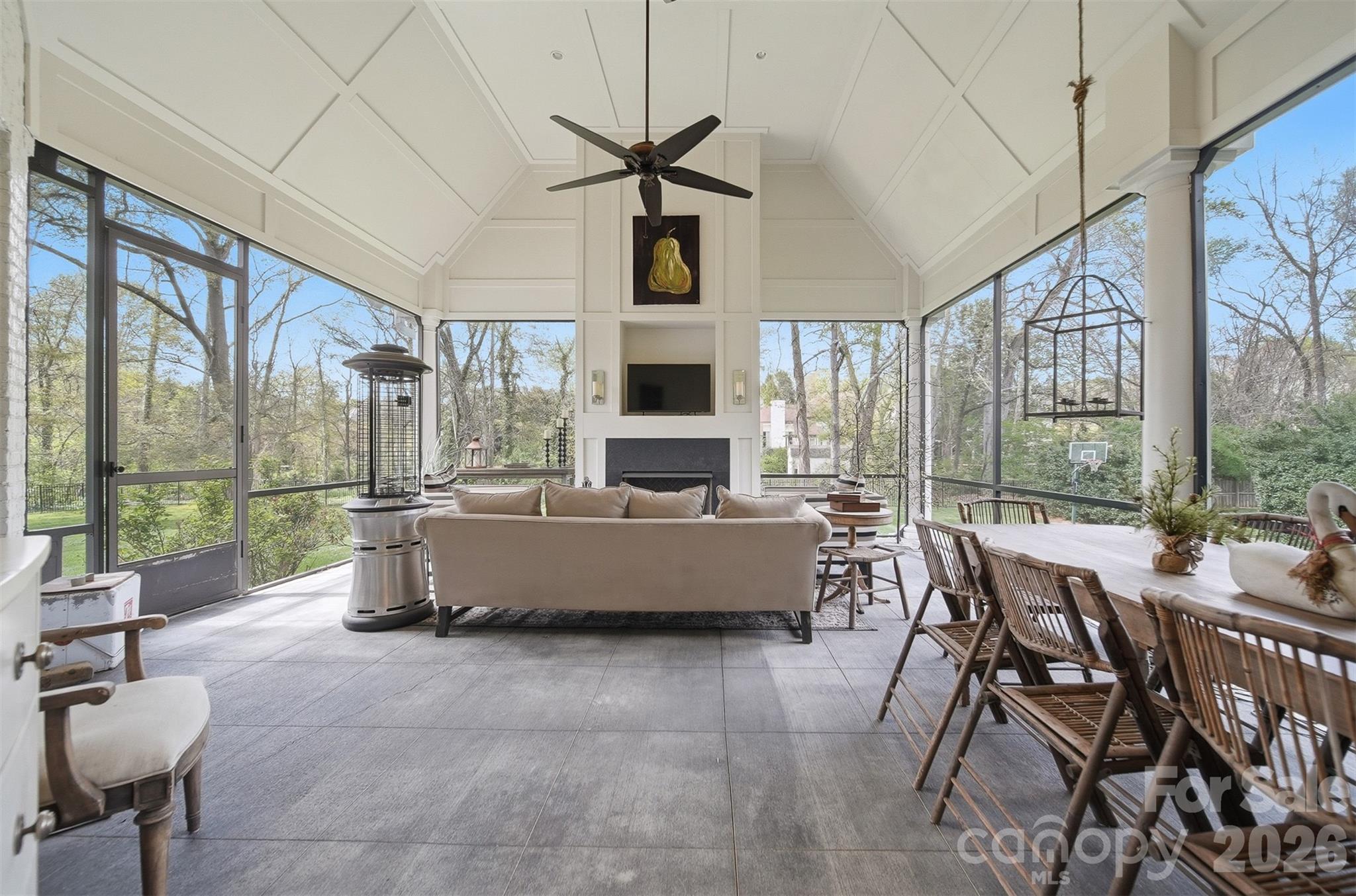 834 9th Avenue NW — Hickory