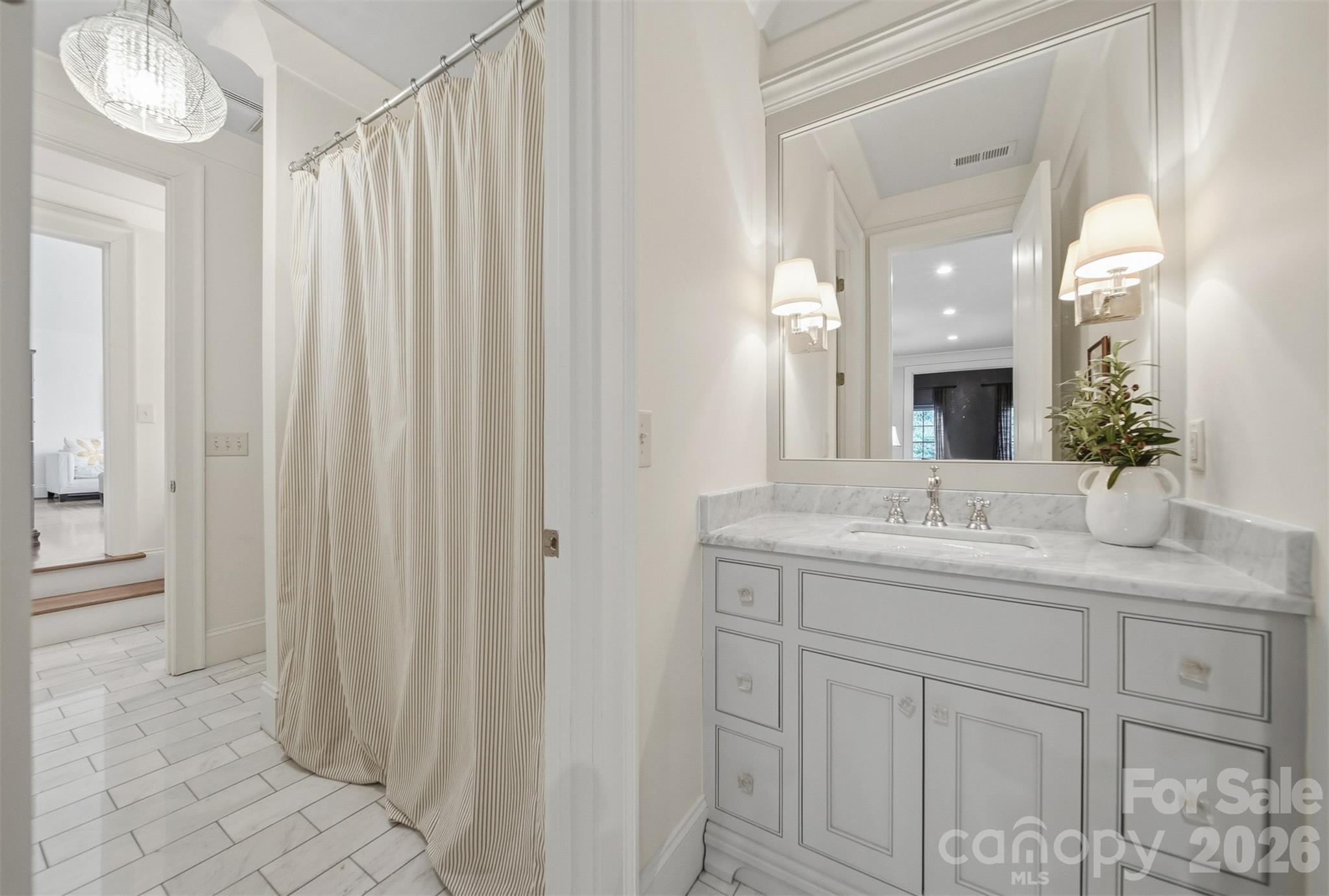 834 9th Avenue NW — Hickory