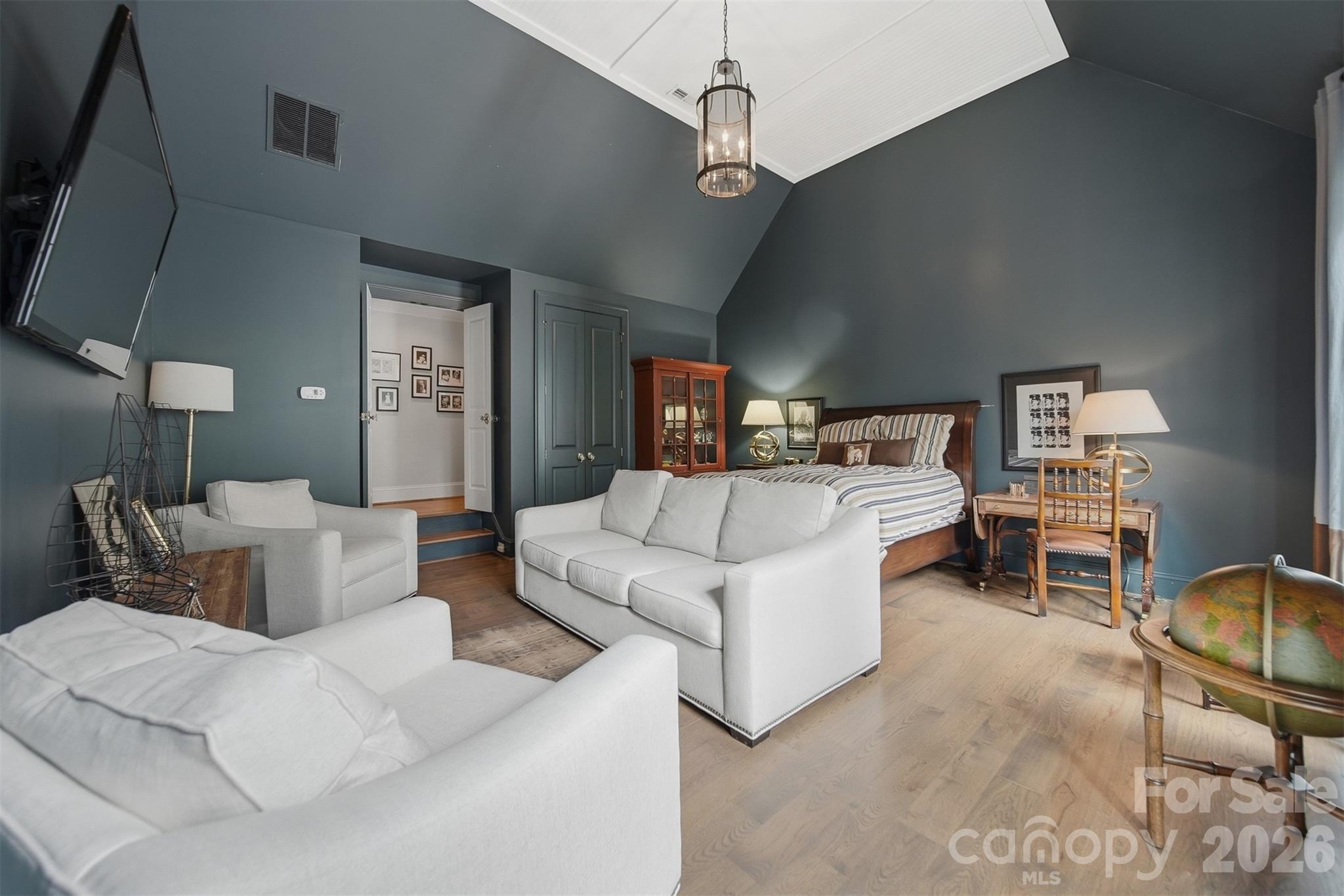834 9th Avenue NW — Hickory