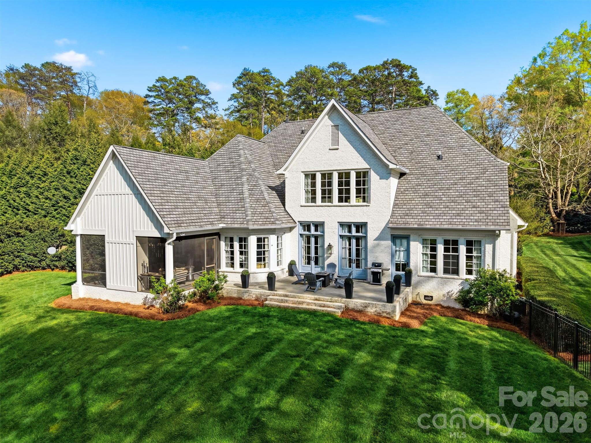 834 9th Avenue NW — Hickory