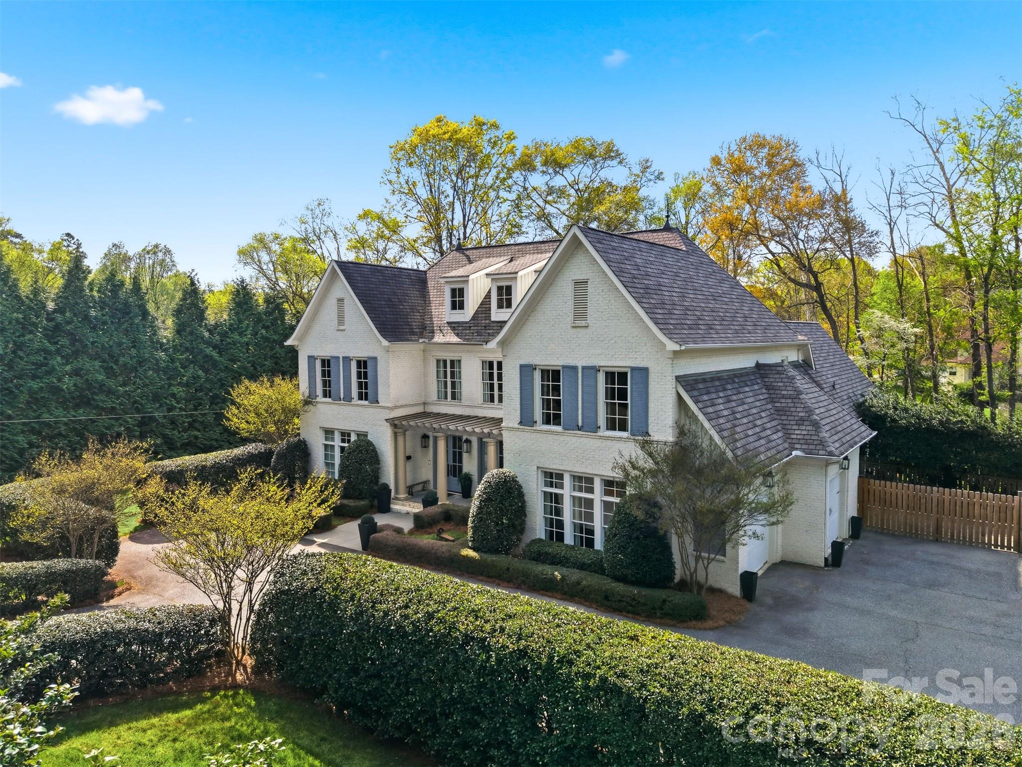 834 9th Avenue NW — Hickory