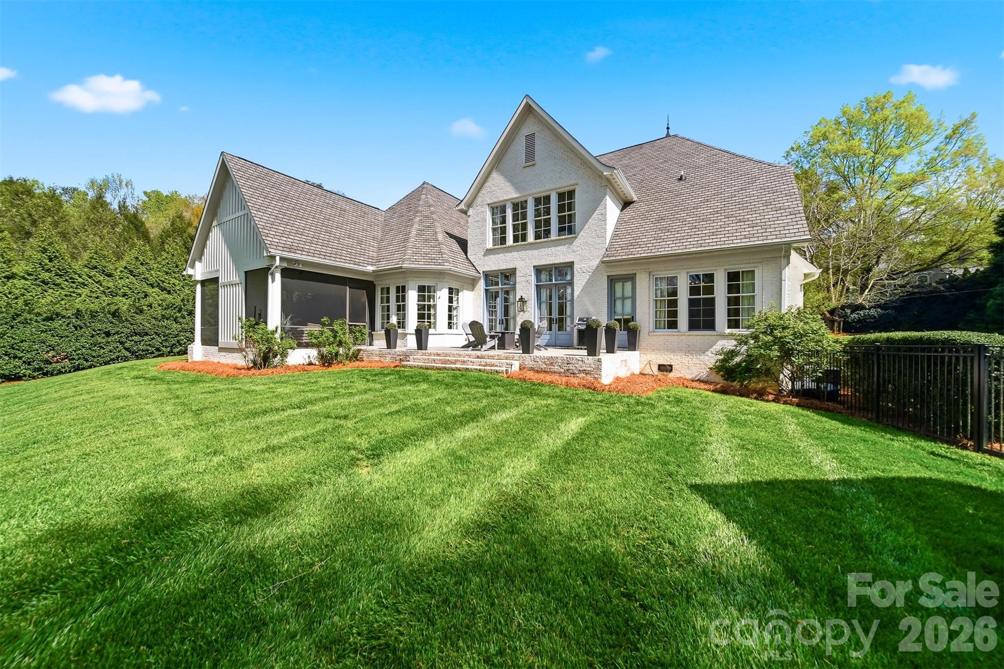 834 9th Avenue NW — Hickory