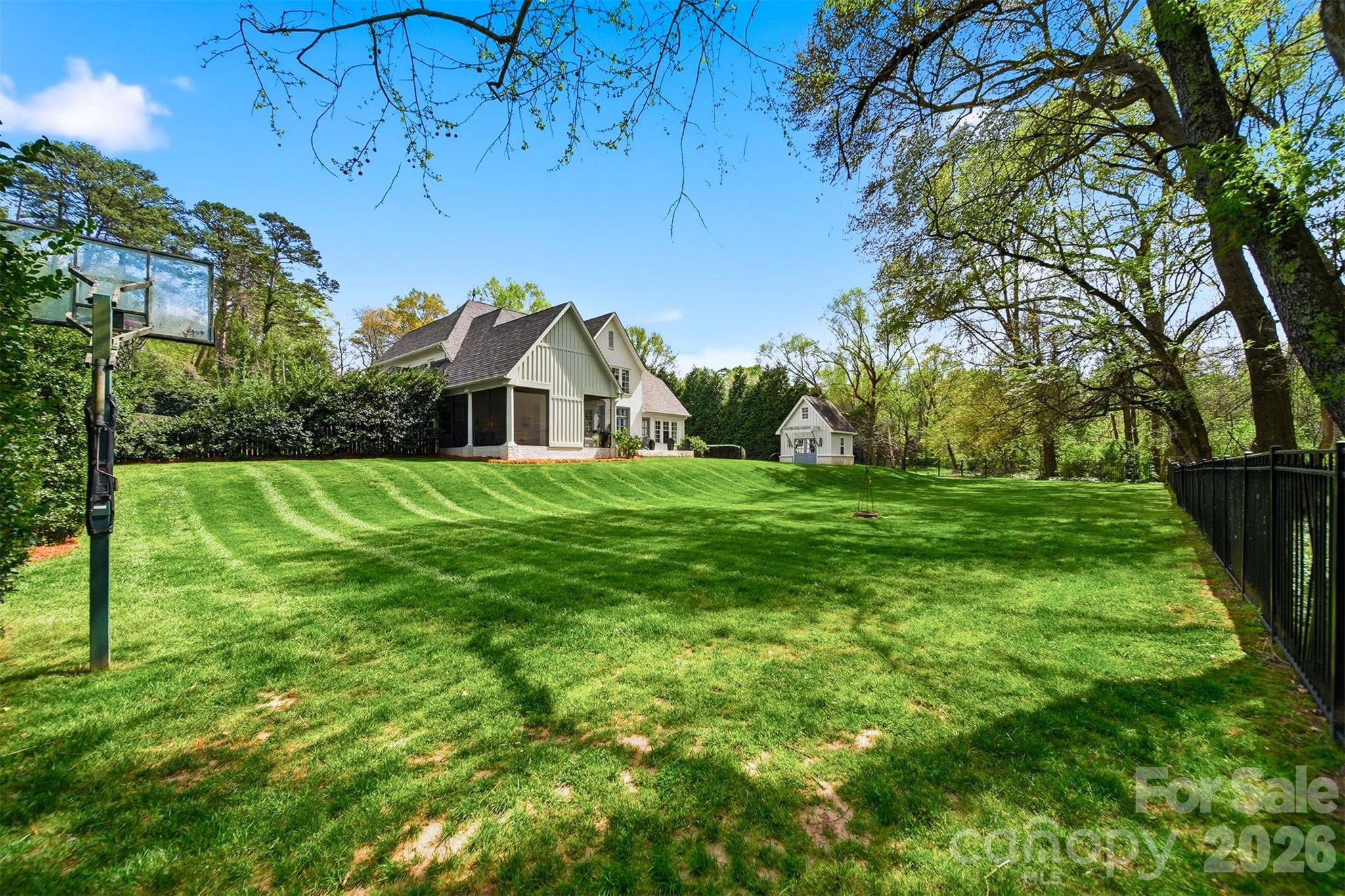 834 9th Avenue NW — Hickory