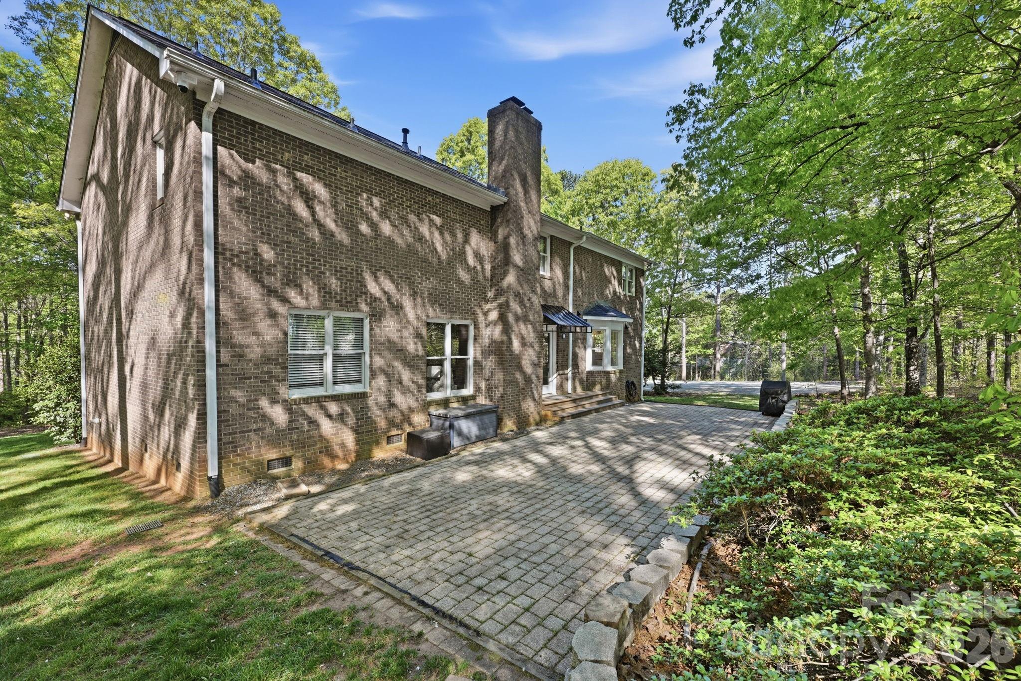 7319 Gilead Road — Huntersville