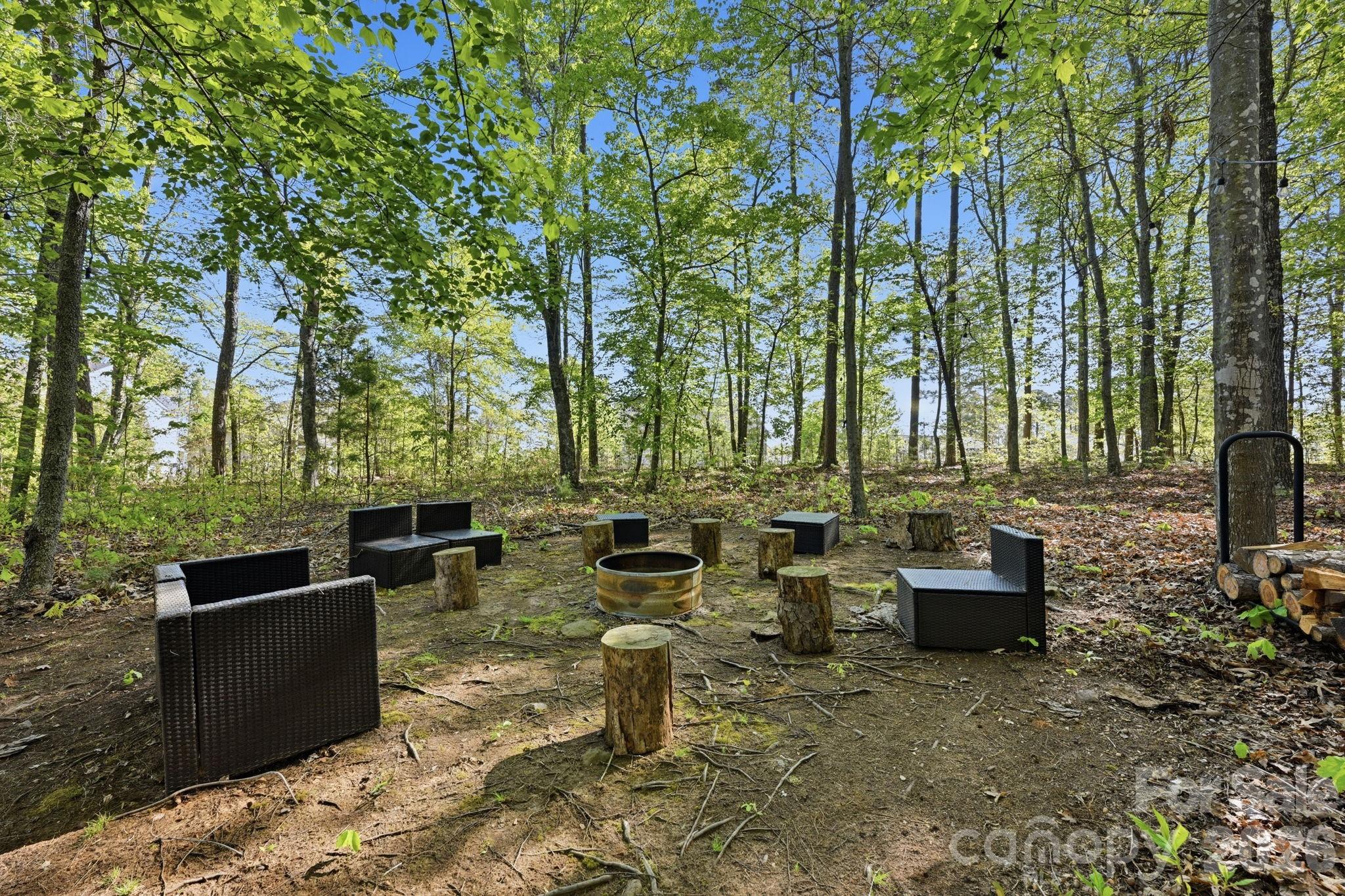 7319 Gilead Road — Huntersville