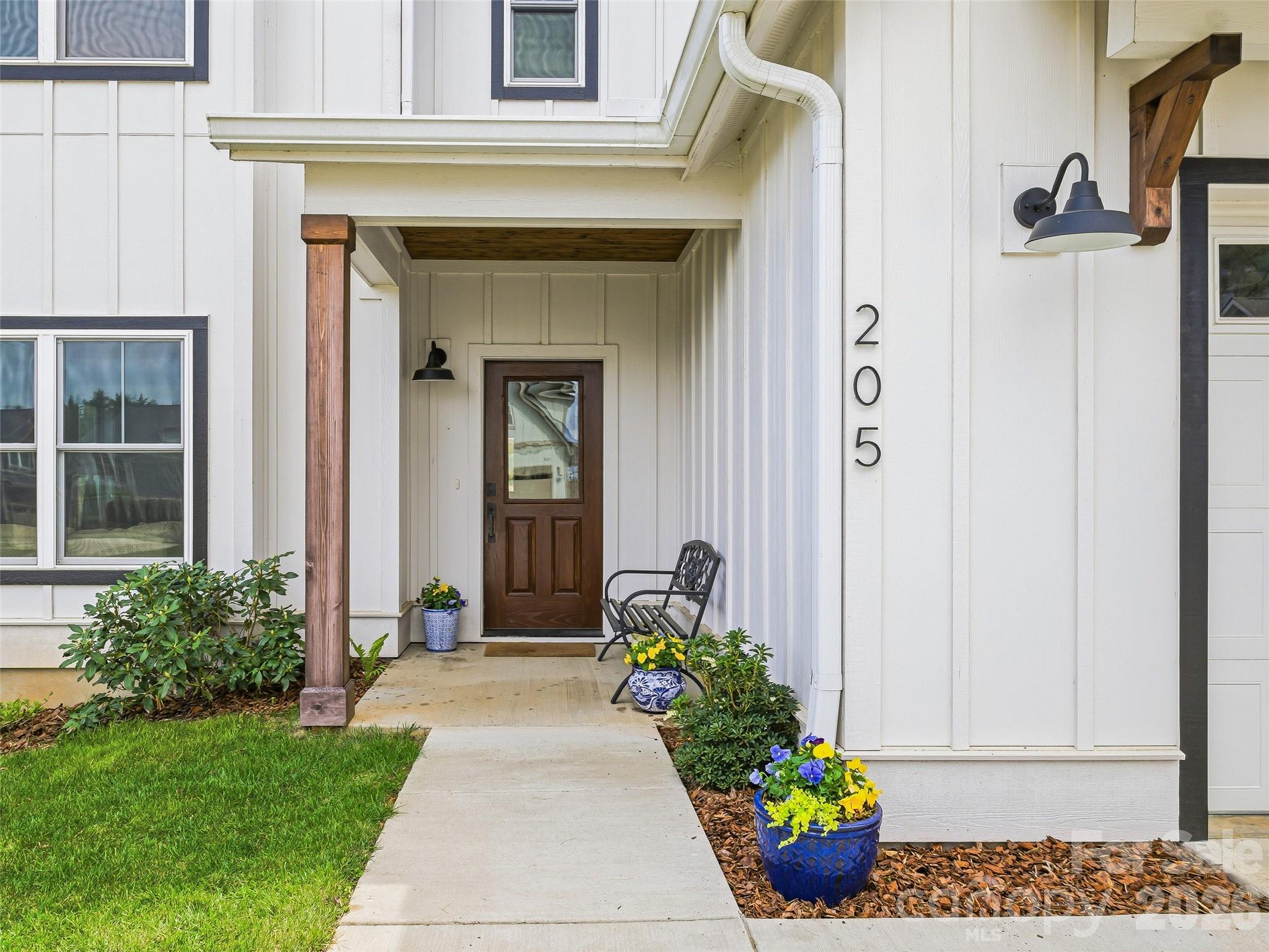 205 Weybridge Drive — Arden