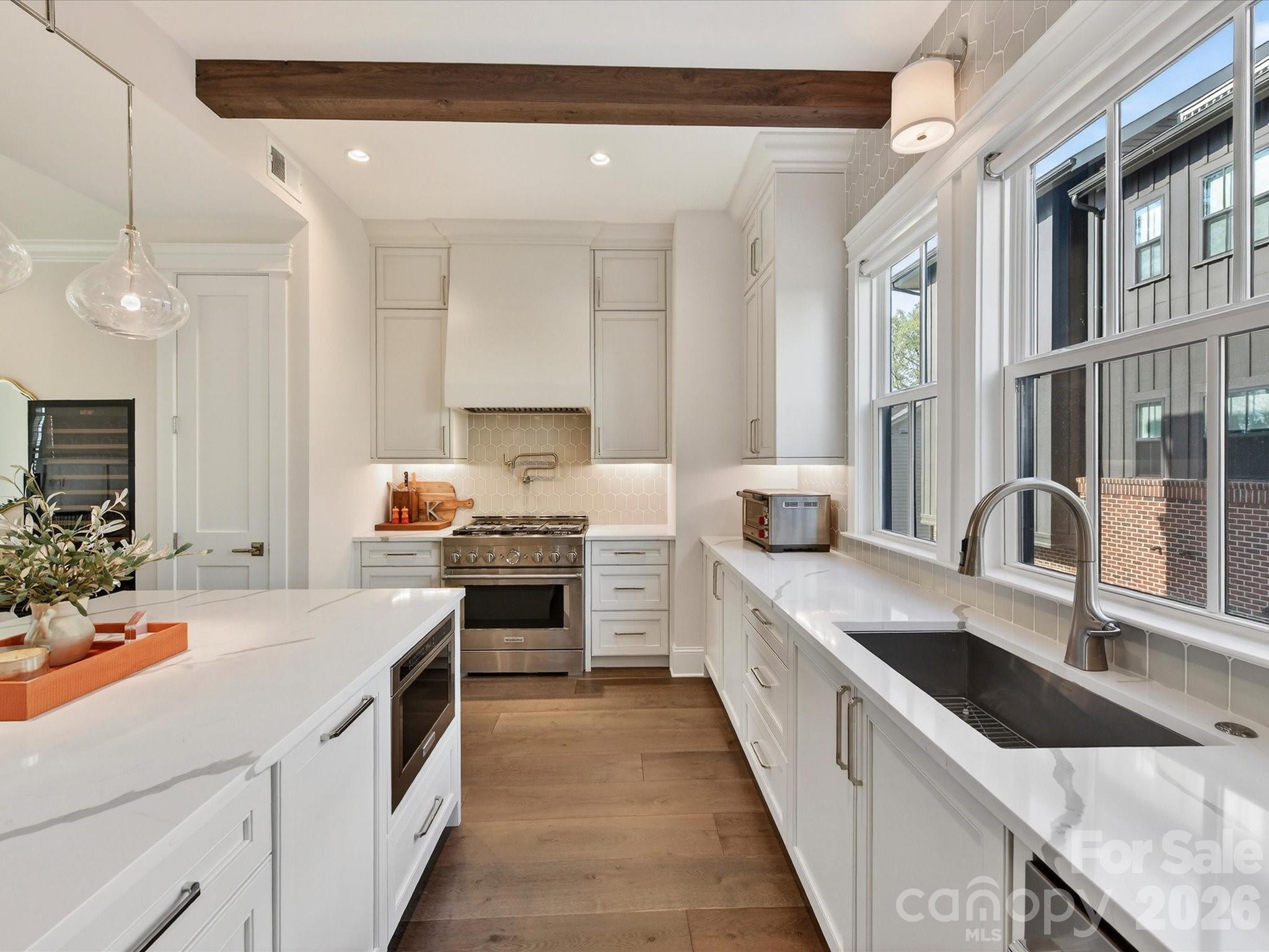3074 Selwyn Avenue — Charlotte