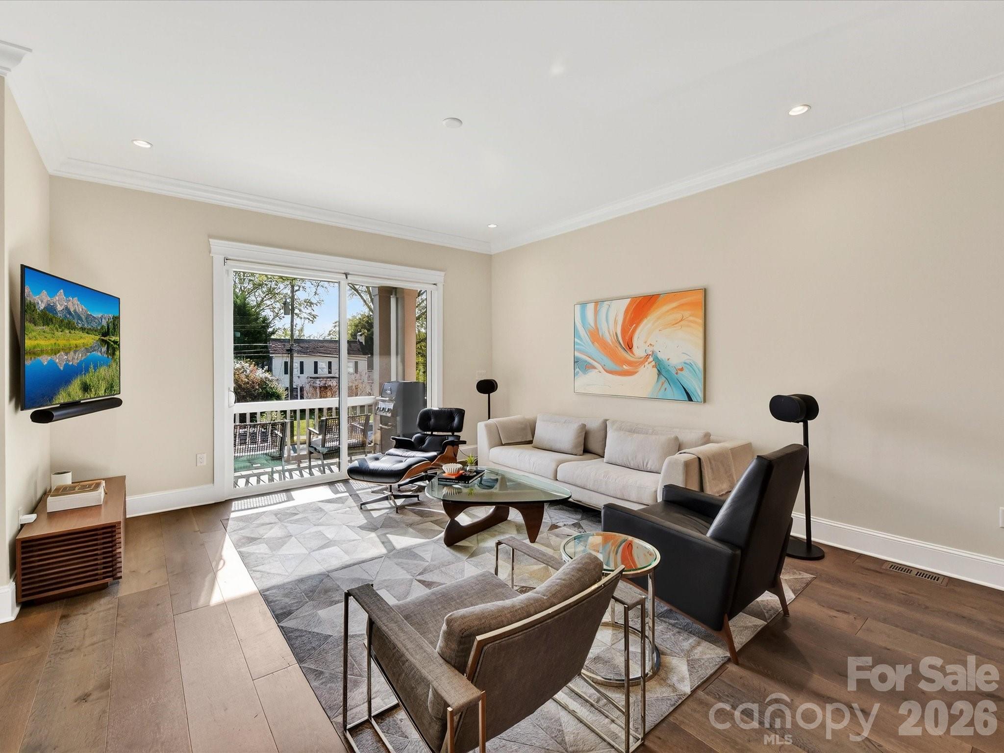 3074 Selwyn Avenue — Charlotte