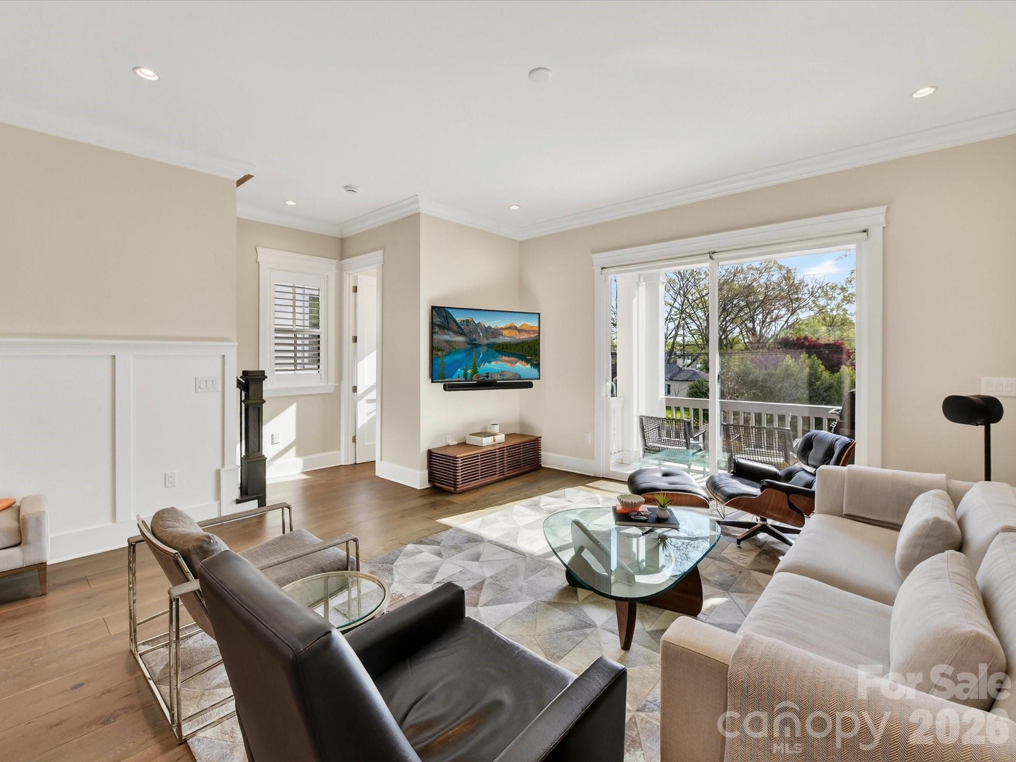 3074 Selwyn Avenue — Charlotte