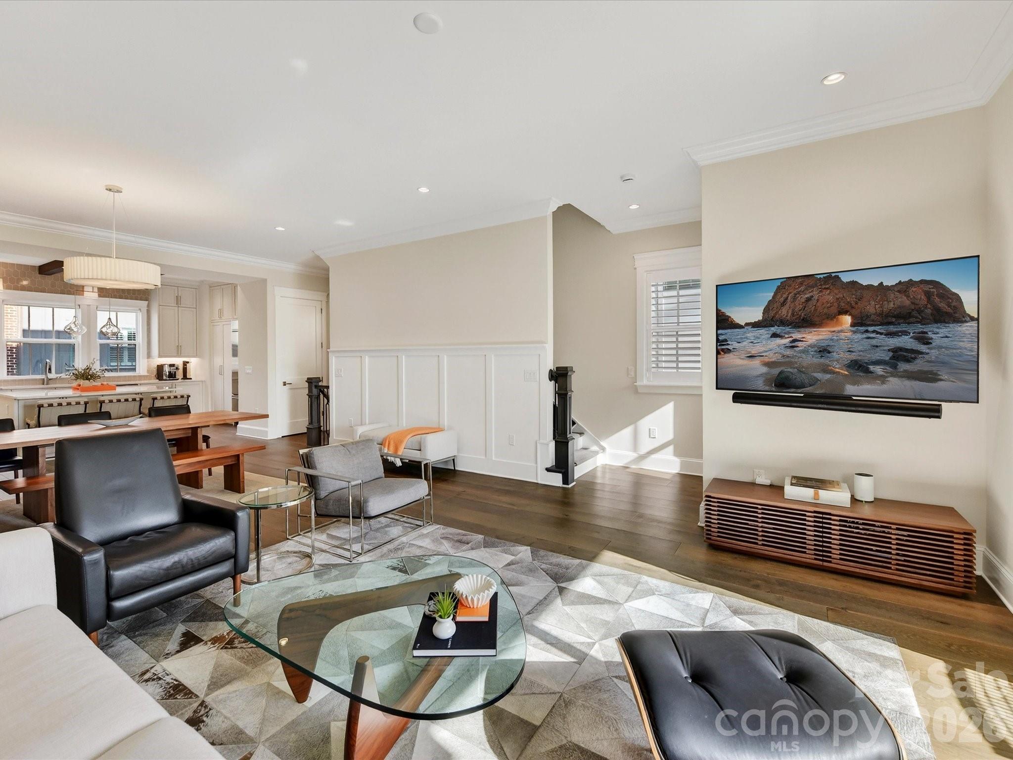3074 Selwyn Avenue — Charlotte