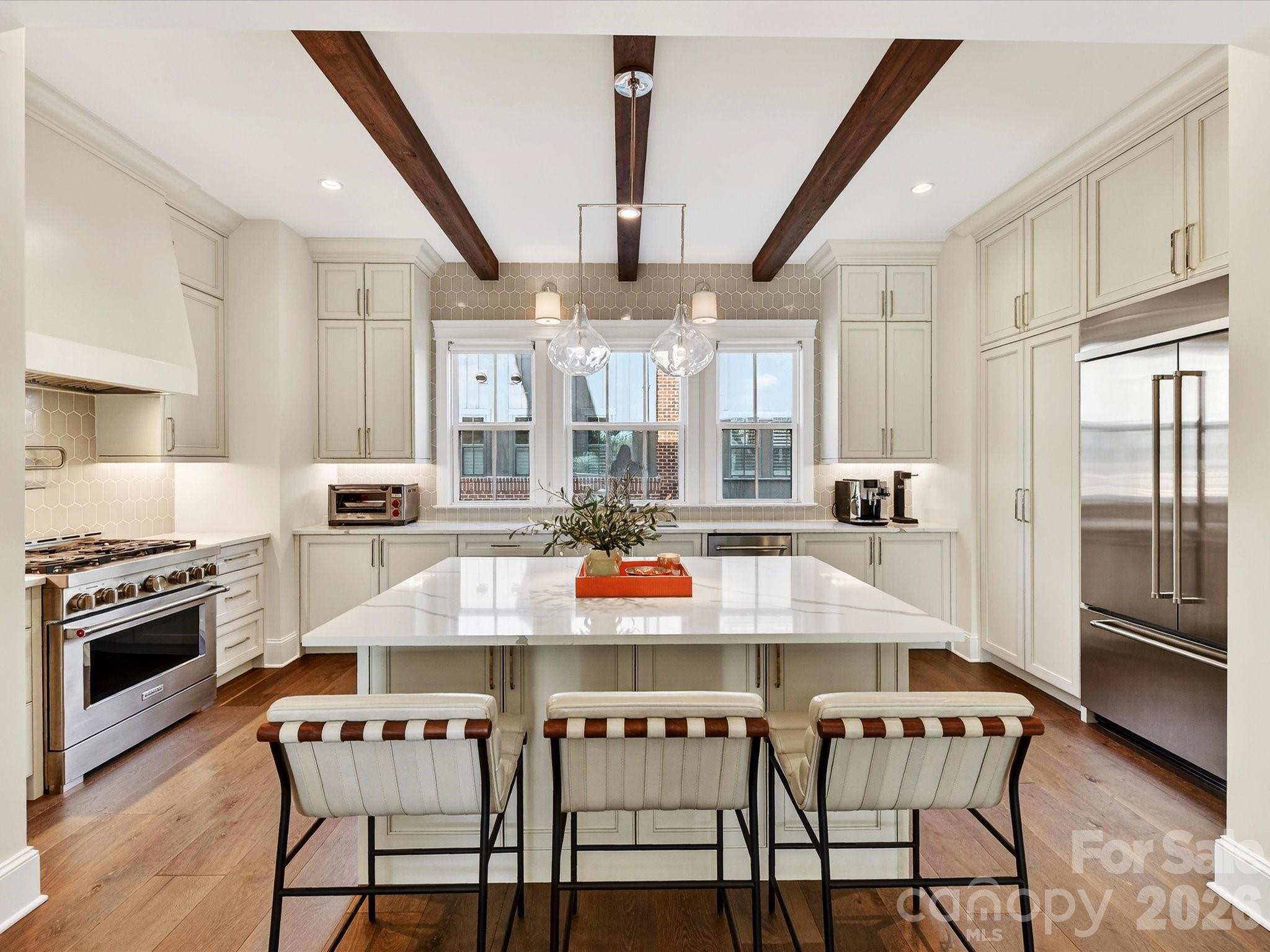 3074 Selwyn Avenue — Charlotte