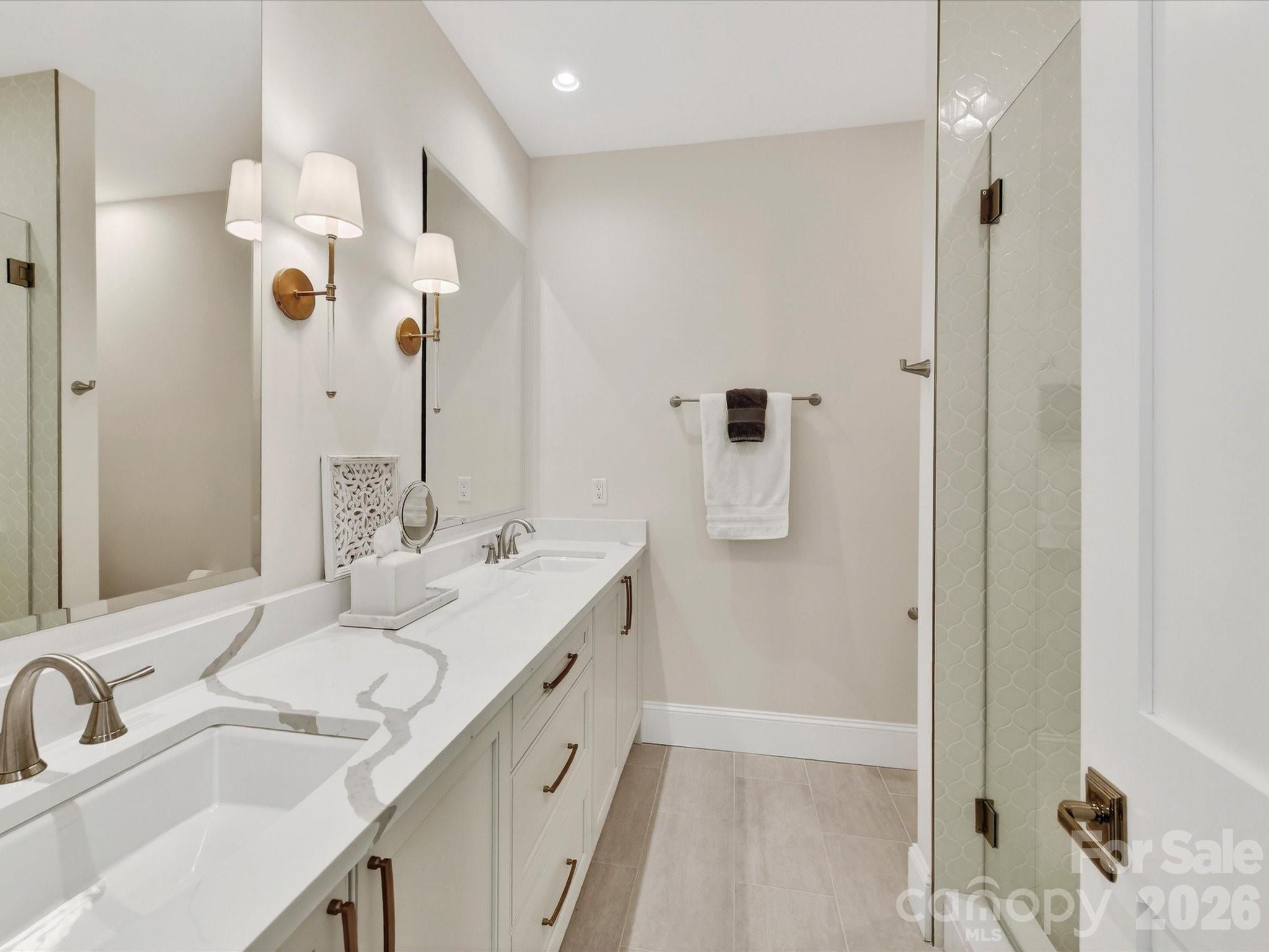 3074 Selwyn Avenue — Charlotte