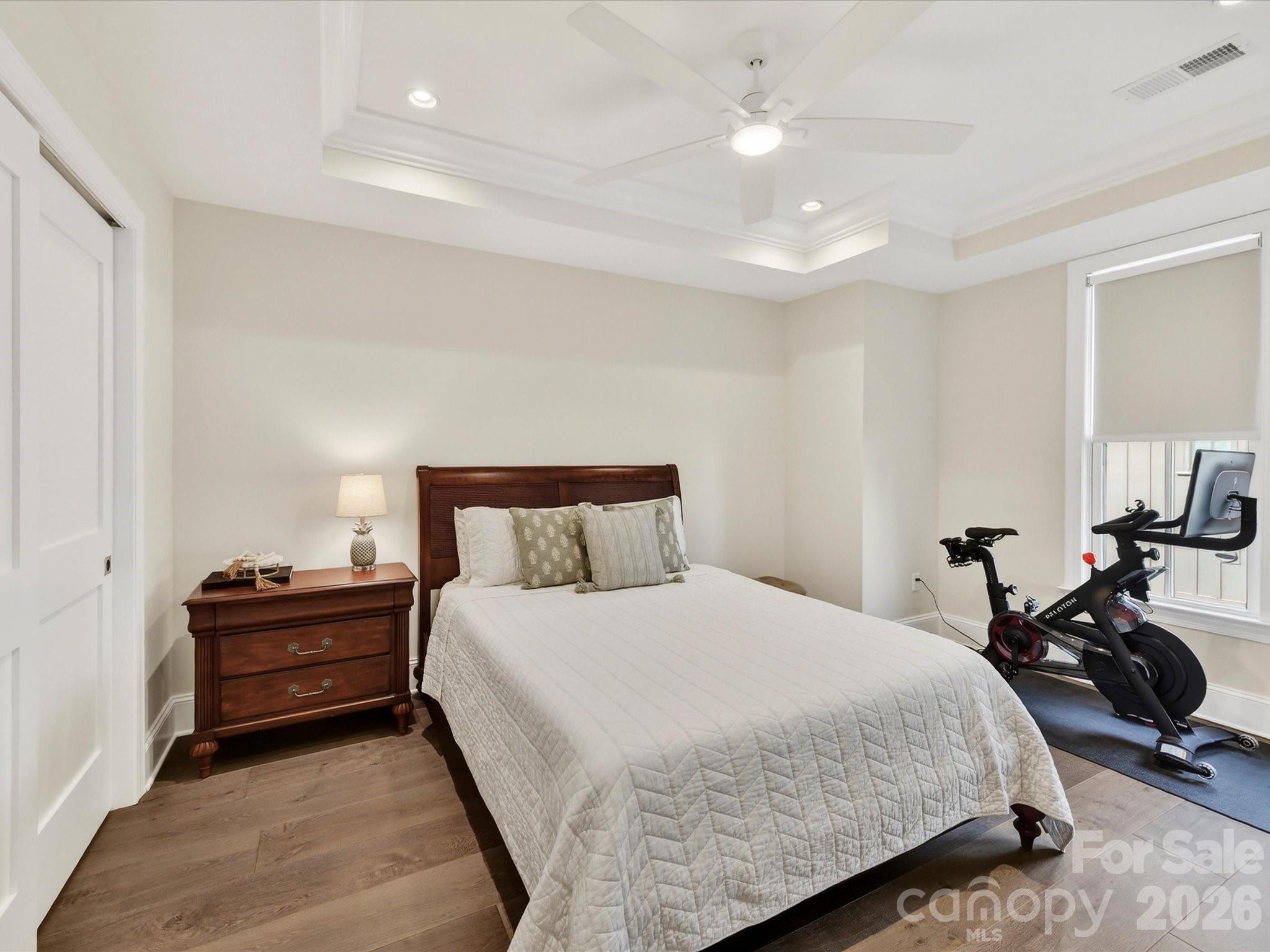 3074 Selwyn Avenue — Charlotte