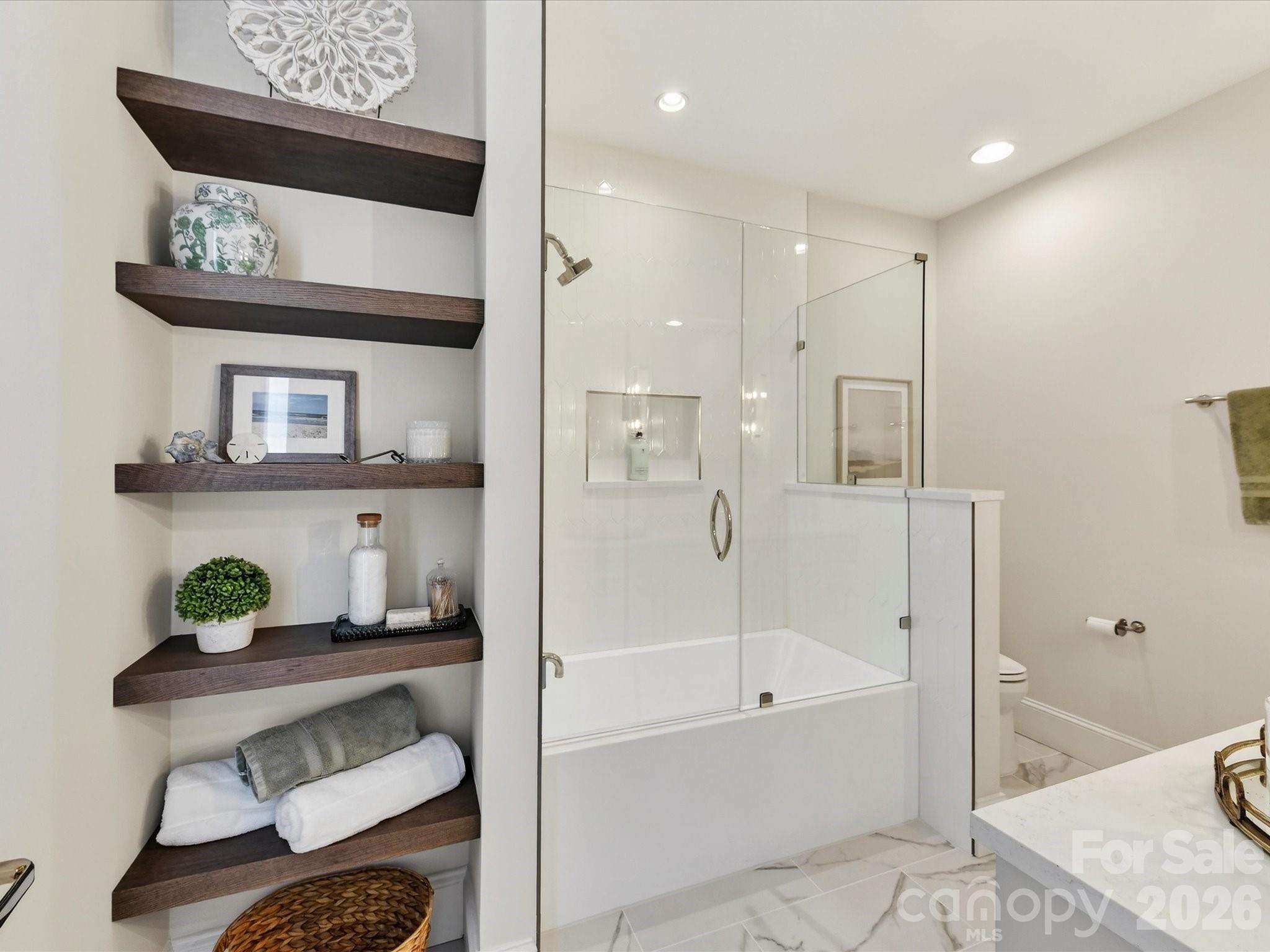3074 Selwyn Avenue — Charlotte