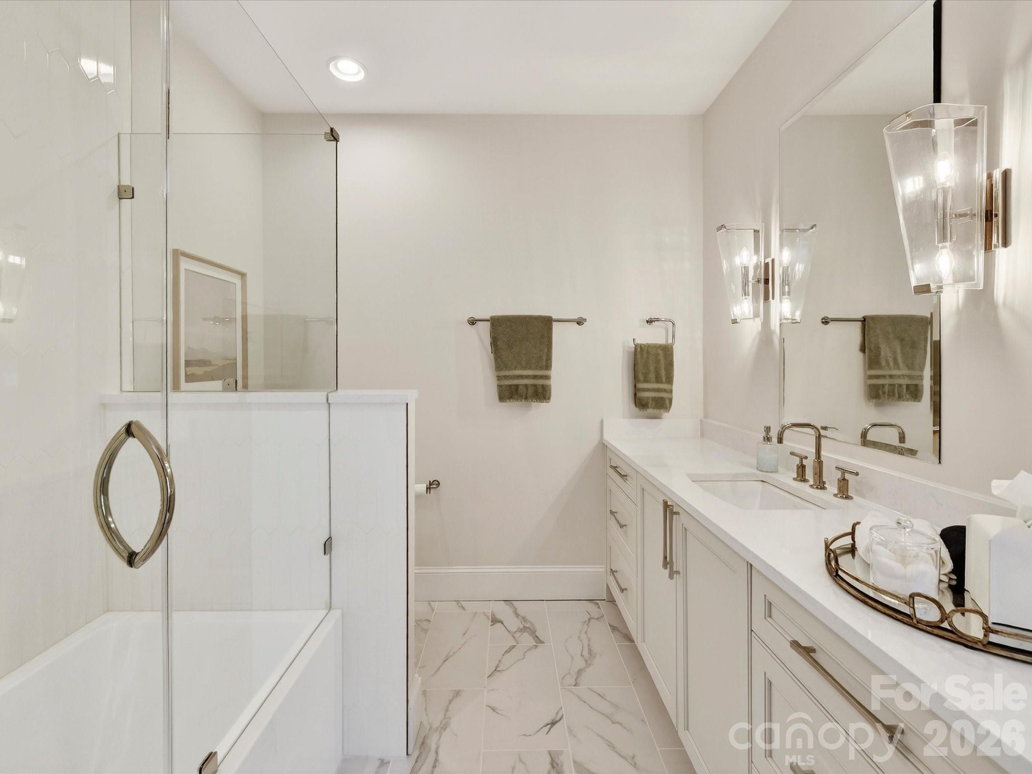 3074 Selwyn Avenue — Charlotte