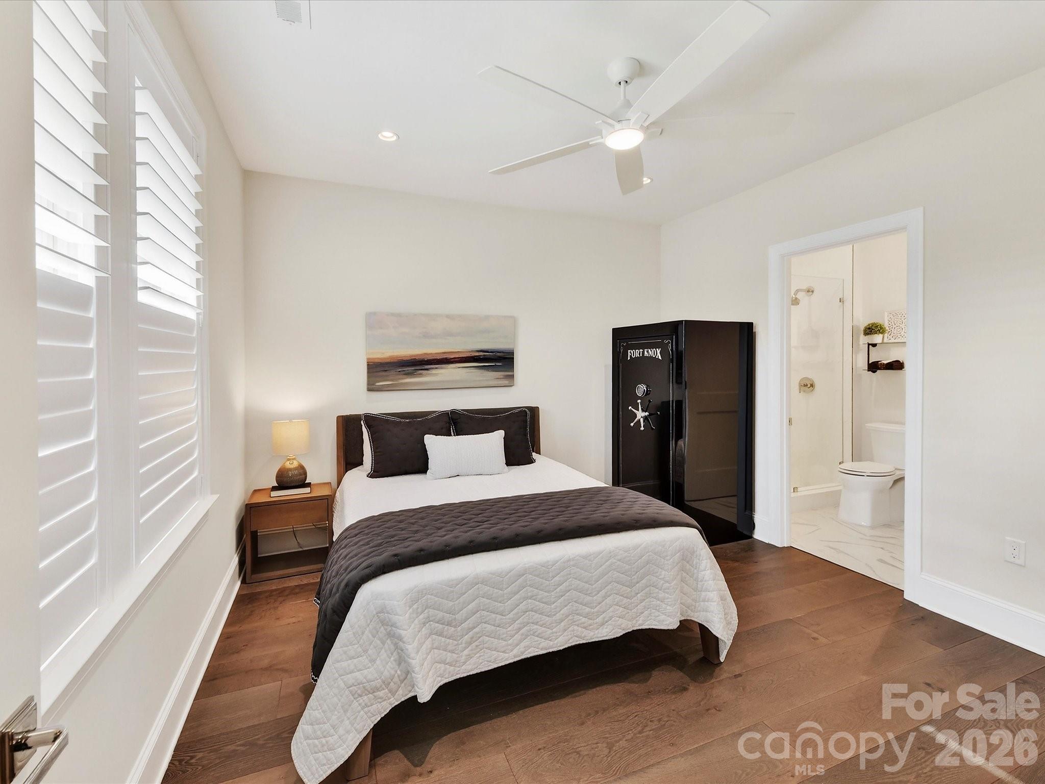 3074 Selwyn Avenue — Charlotte