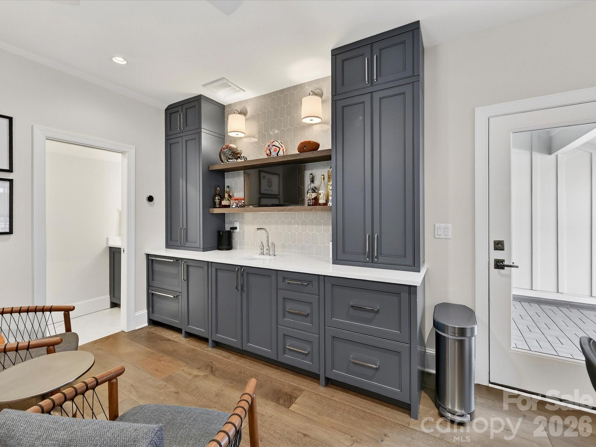 3074 Selwyn Avenue — Charlotte