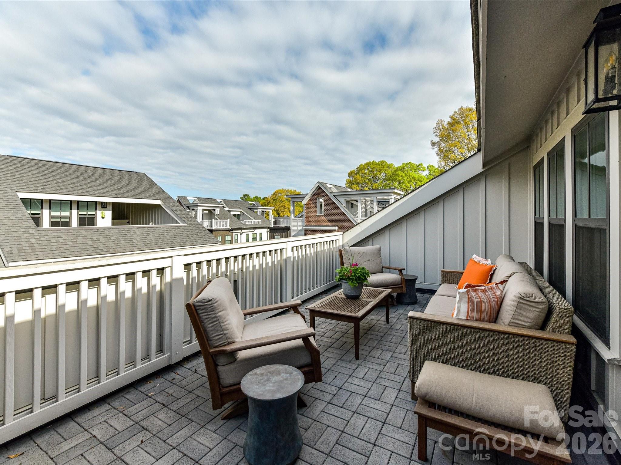 3074 Selwyn Avenue — Charlotte