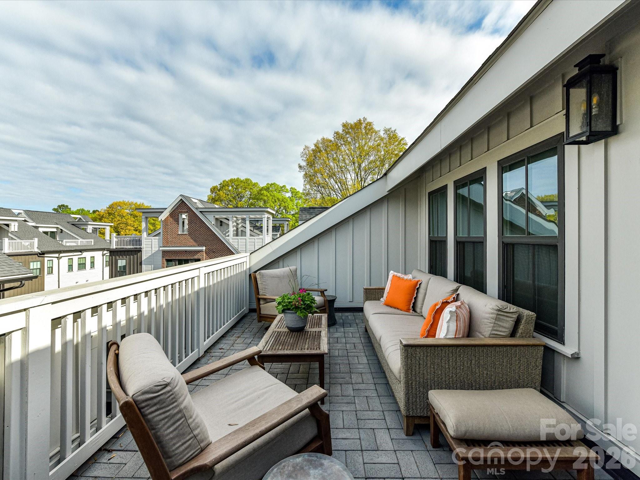 3074 Selwyn Avenue — Charlotte