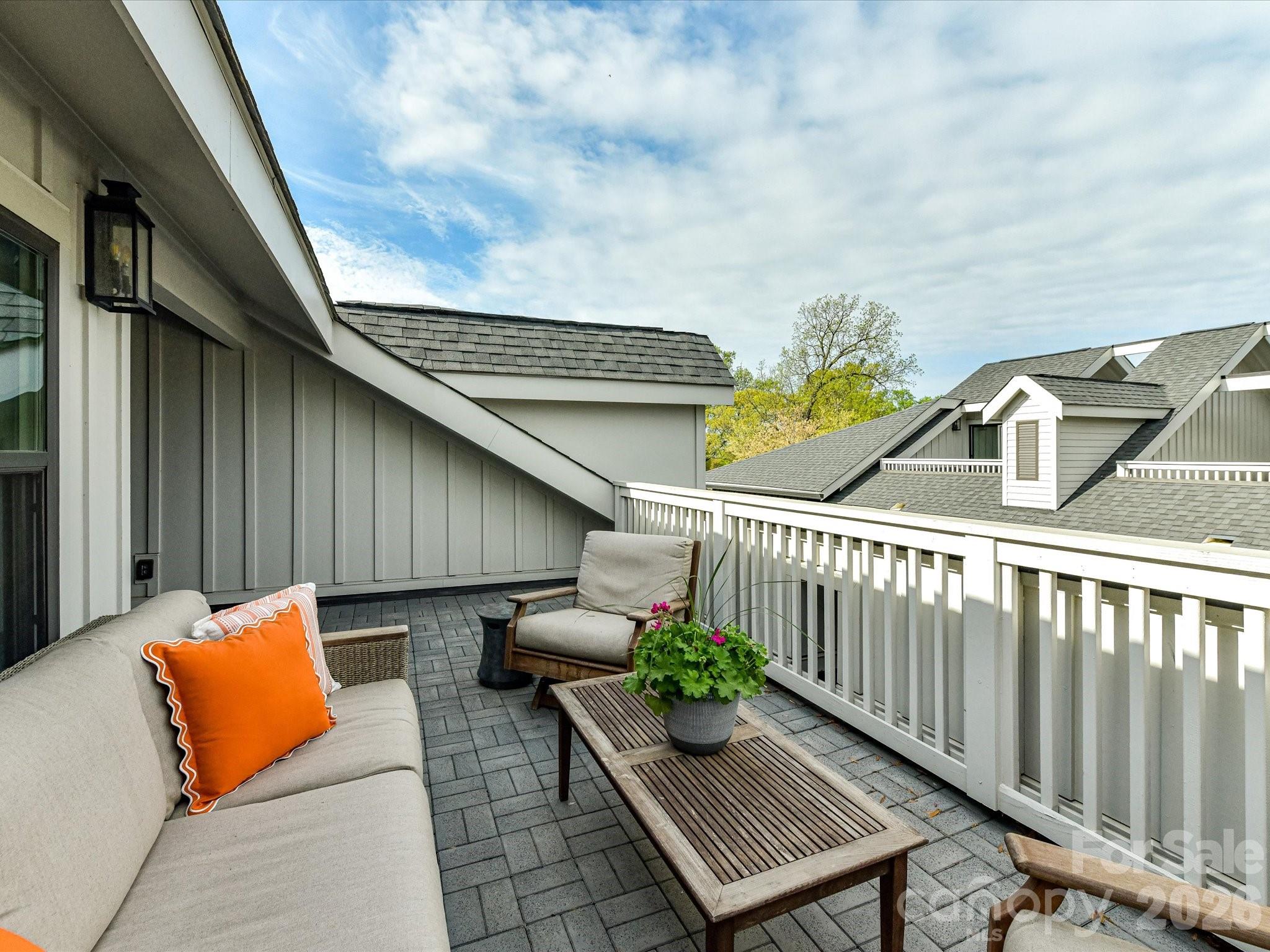 3074 Selwyn Avenue — Charlotte