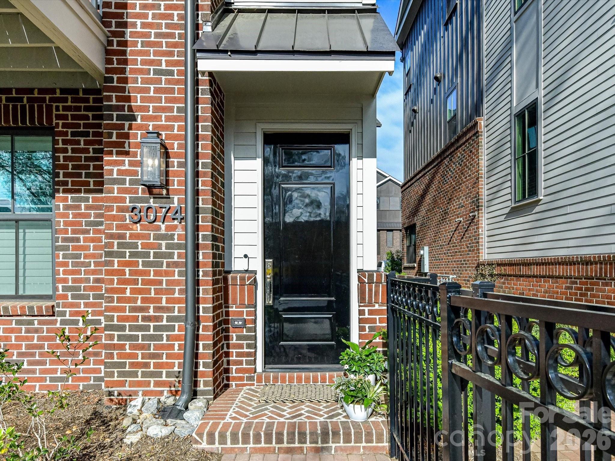 3074 Selwyn Avenue — Charlotte