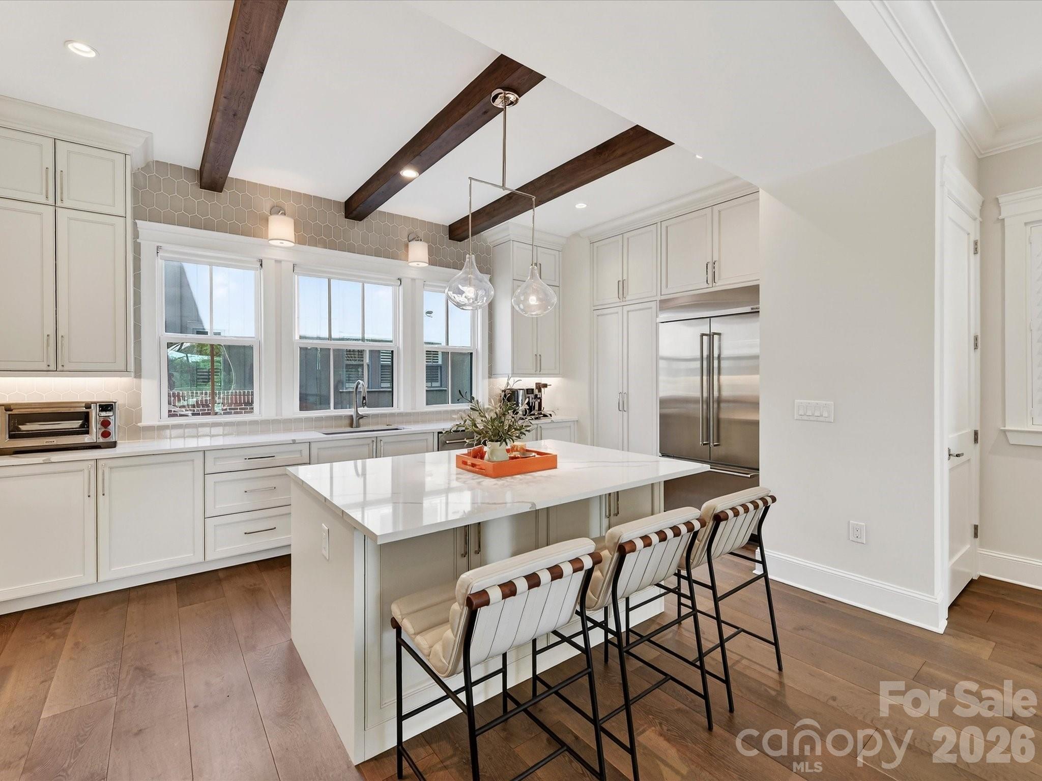 3074 Selwyn Avenue — Charlotte
